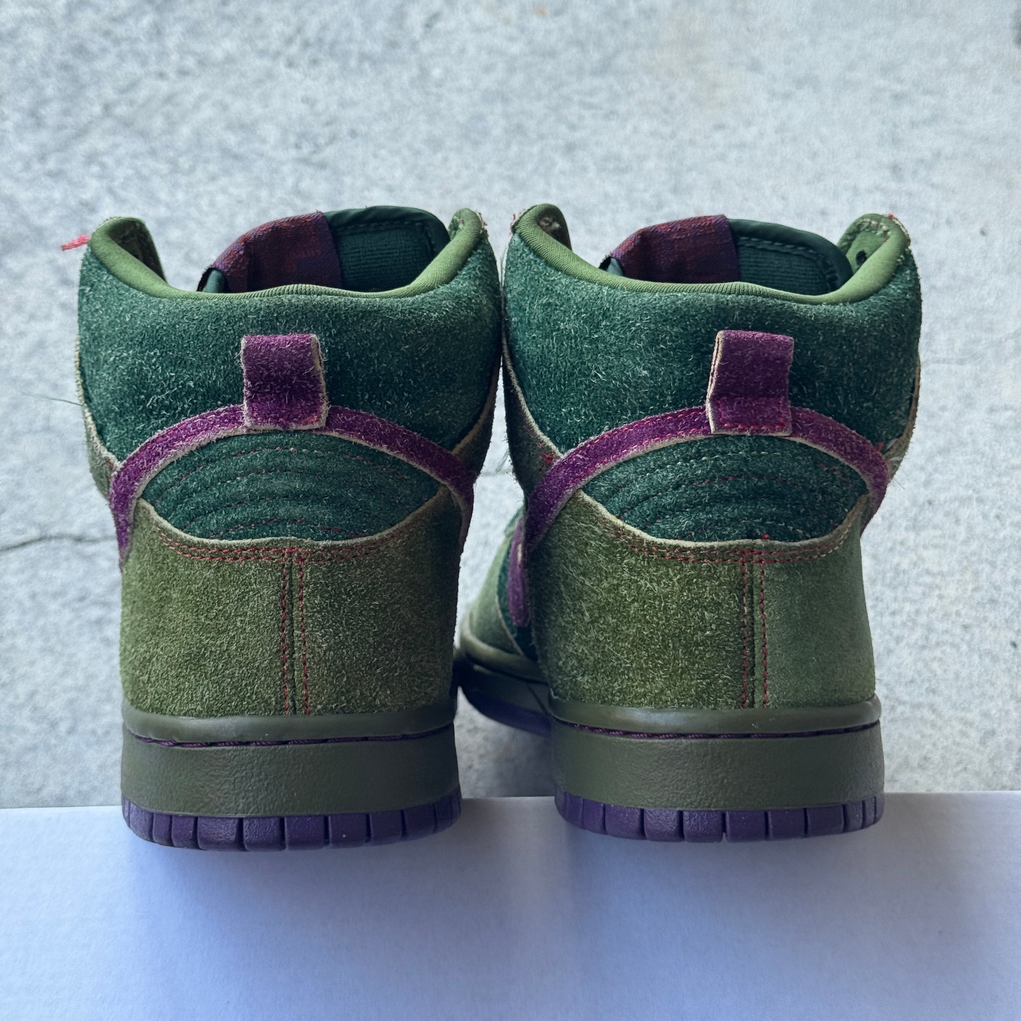 7.5 US - NIKE SB DUNK HIGH SKUNK 2010