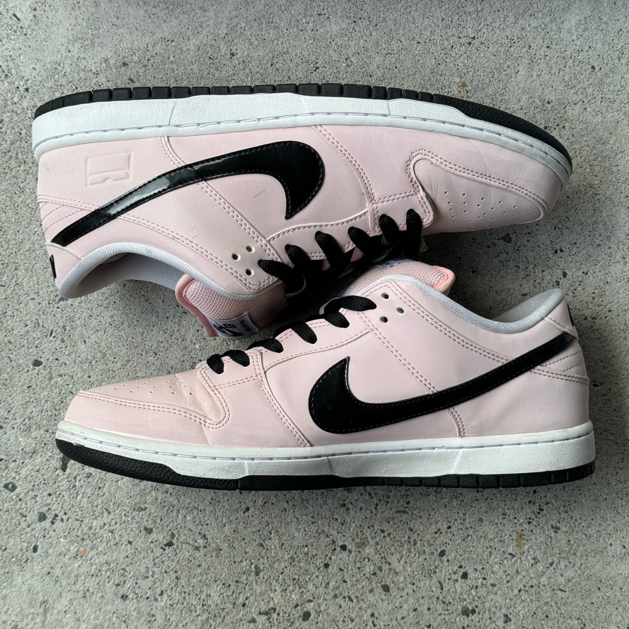 10.5 US - NIKE SB DUNK LOW PINK BOX W BOX 2016