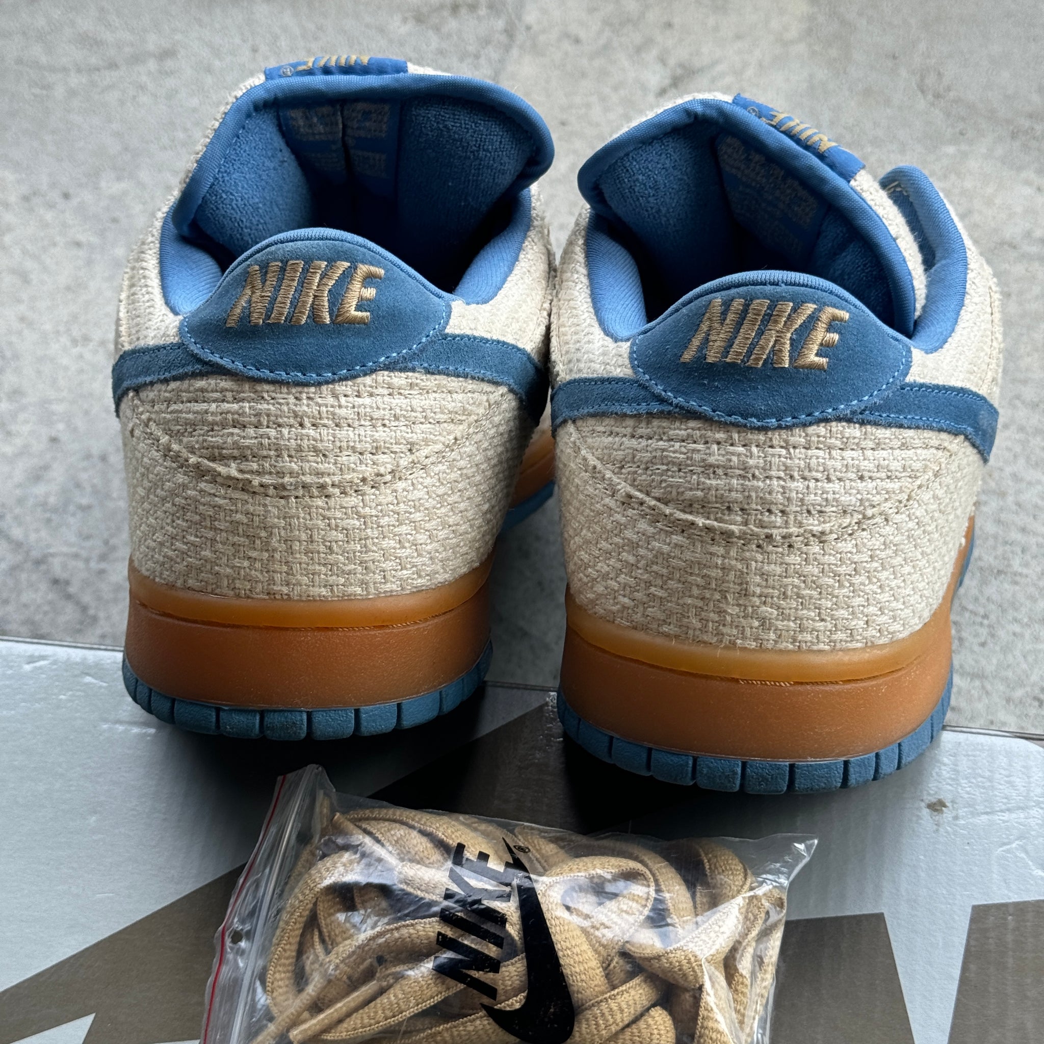 13 US - NIKE SB DUNK LOW CASCADE HEMP W BOX 2004