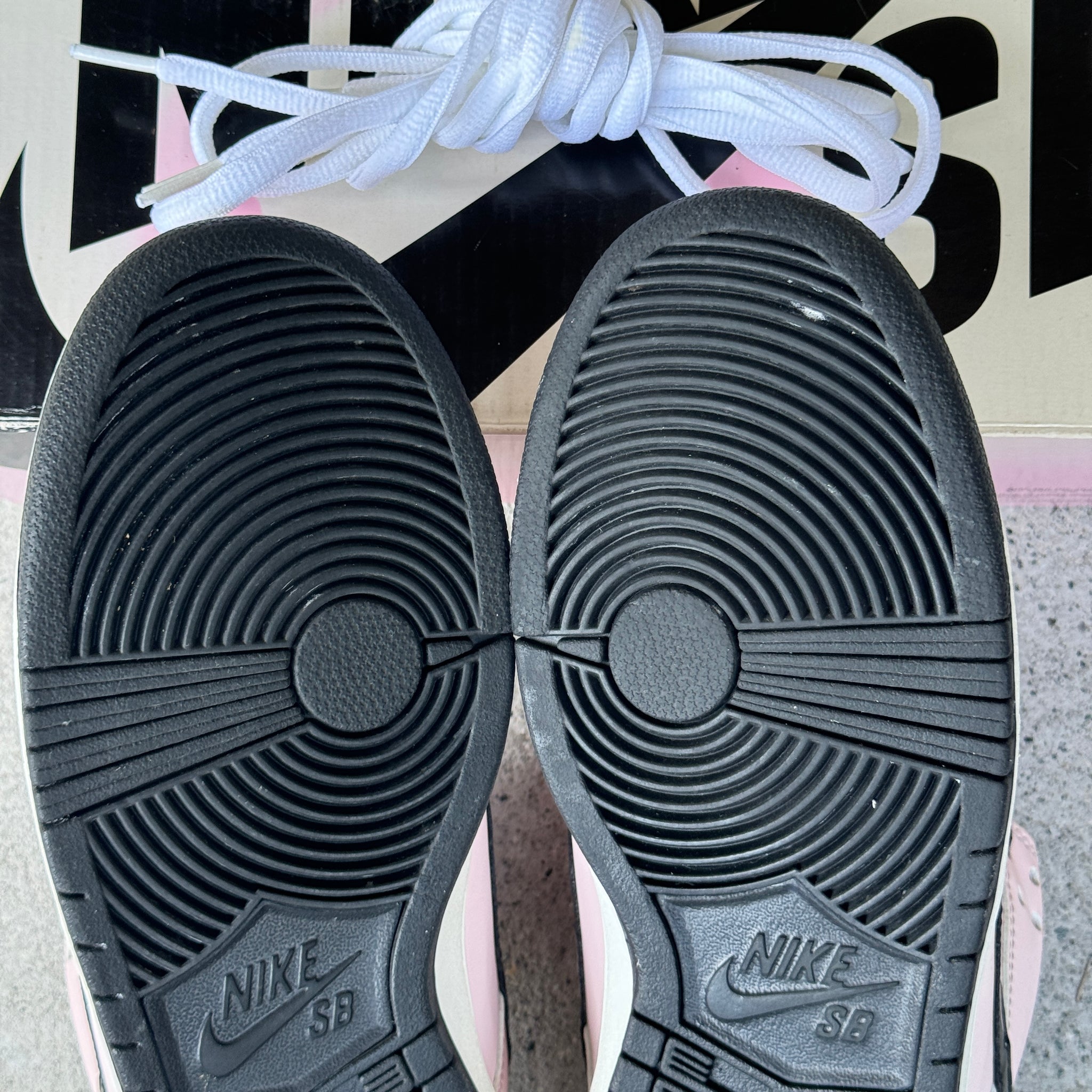 9.5 US - NIKE SB DUNK LOW PINK BOX W BOX 2016