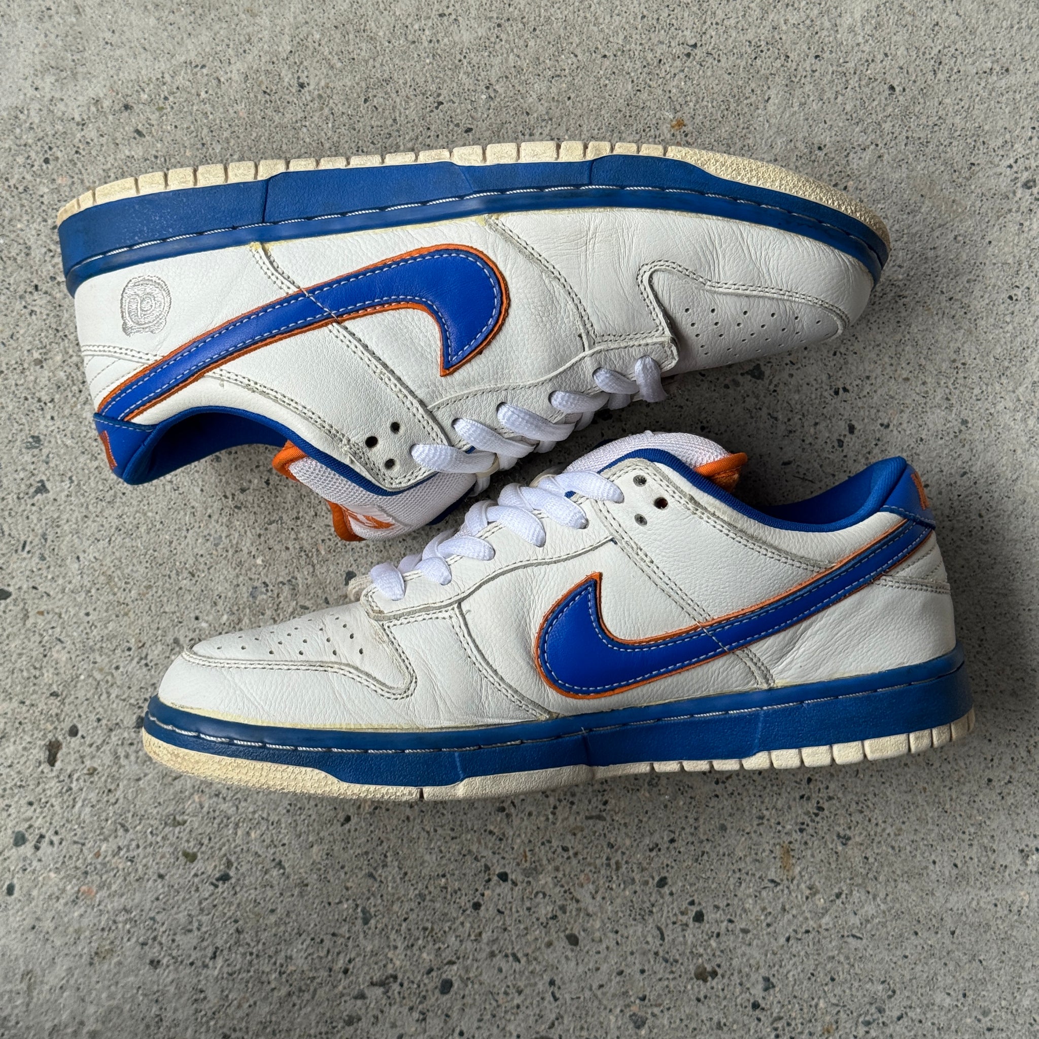 9 US - NIKE SB DUNK LOW MEDICOM 1 2004