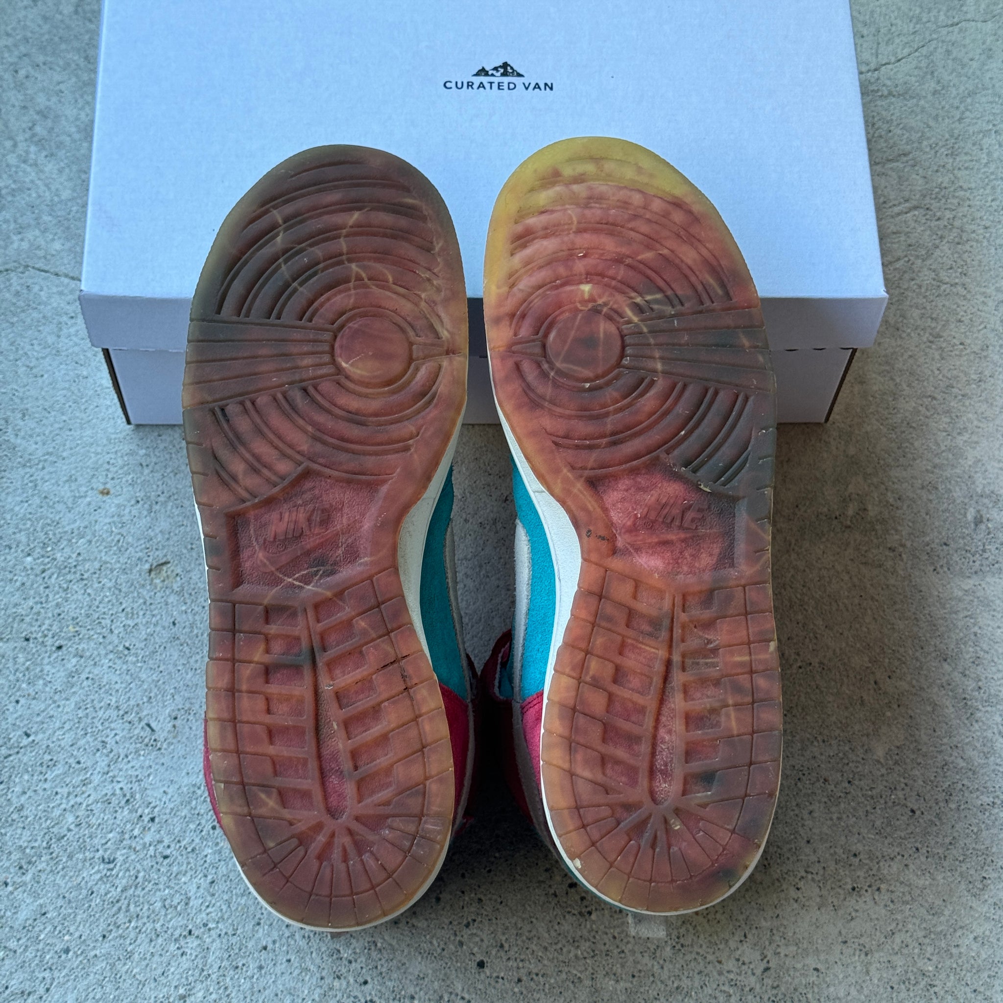 13 US - NIKE SB DUNK HIGH BLOODY GUM 2009