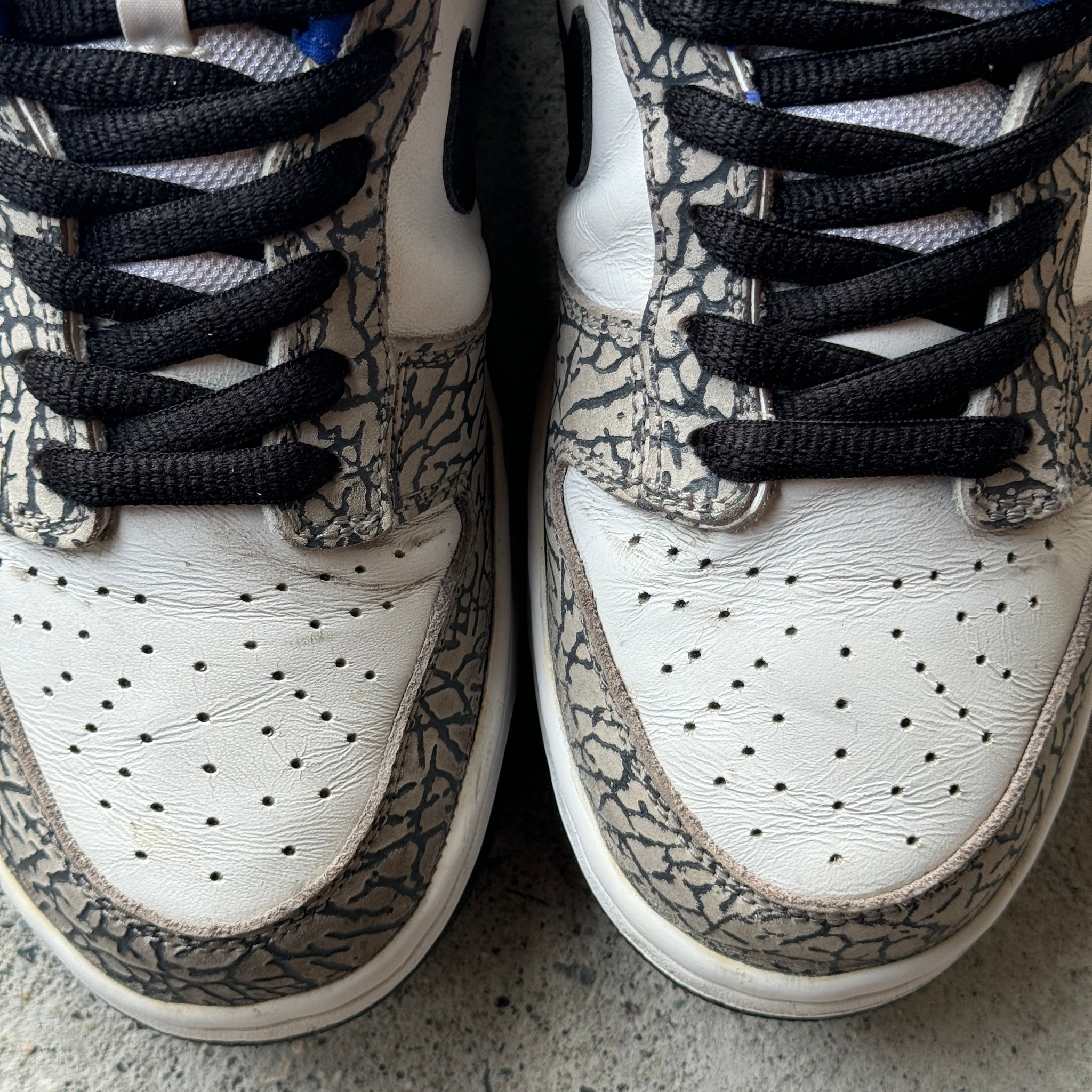 10 US - NIKE SB DUNK LOW SUPREME WHITE CEMENT 2002