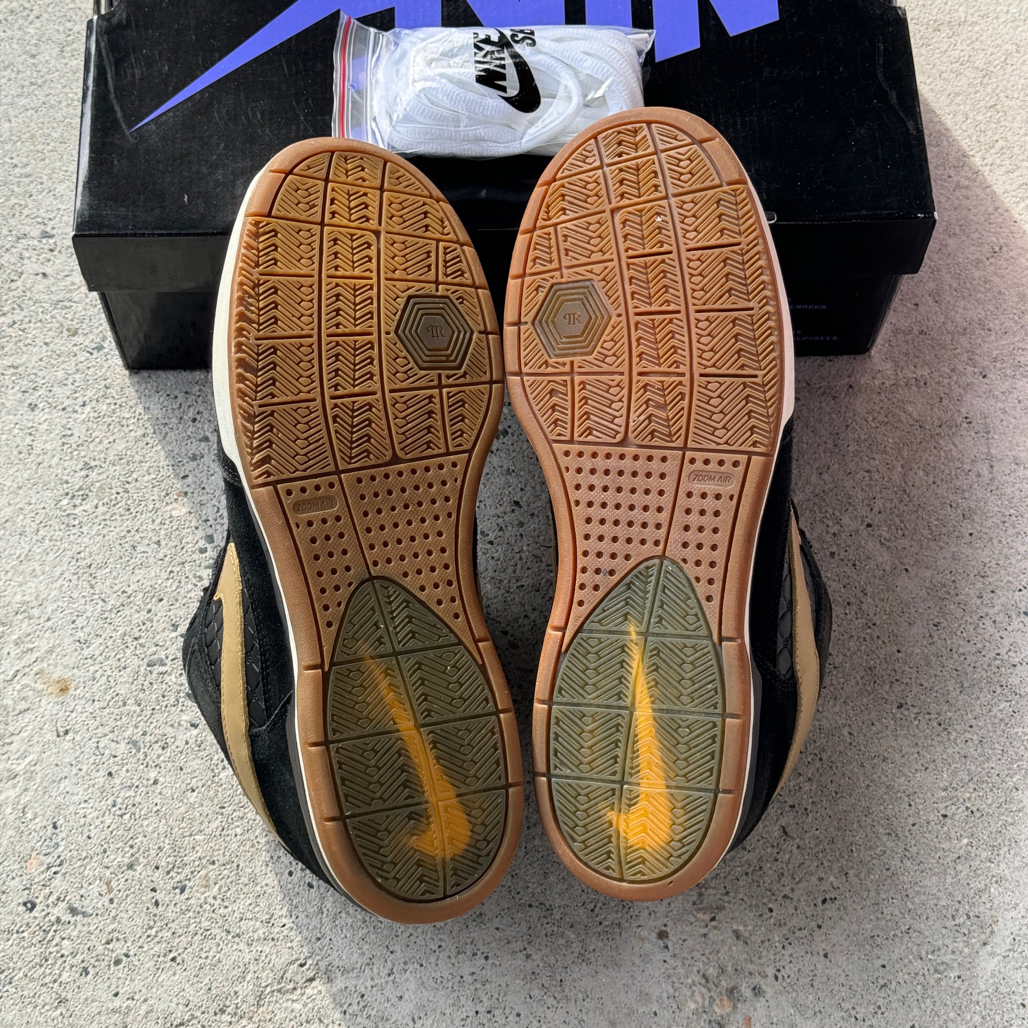 9.5 US -  NIKE SB AIR ZOOM PAUL RODRIGUEZ 2 BLACK/GOLD W BOX 2007