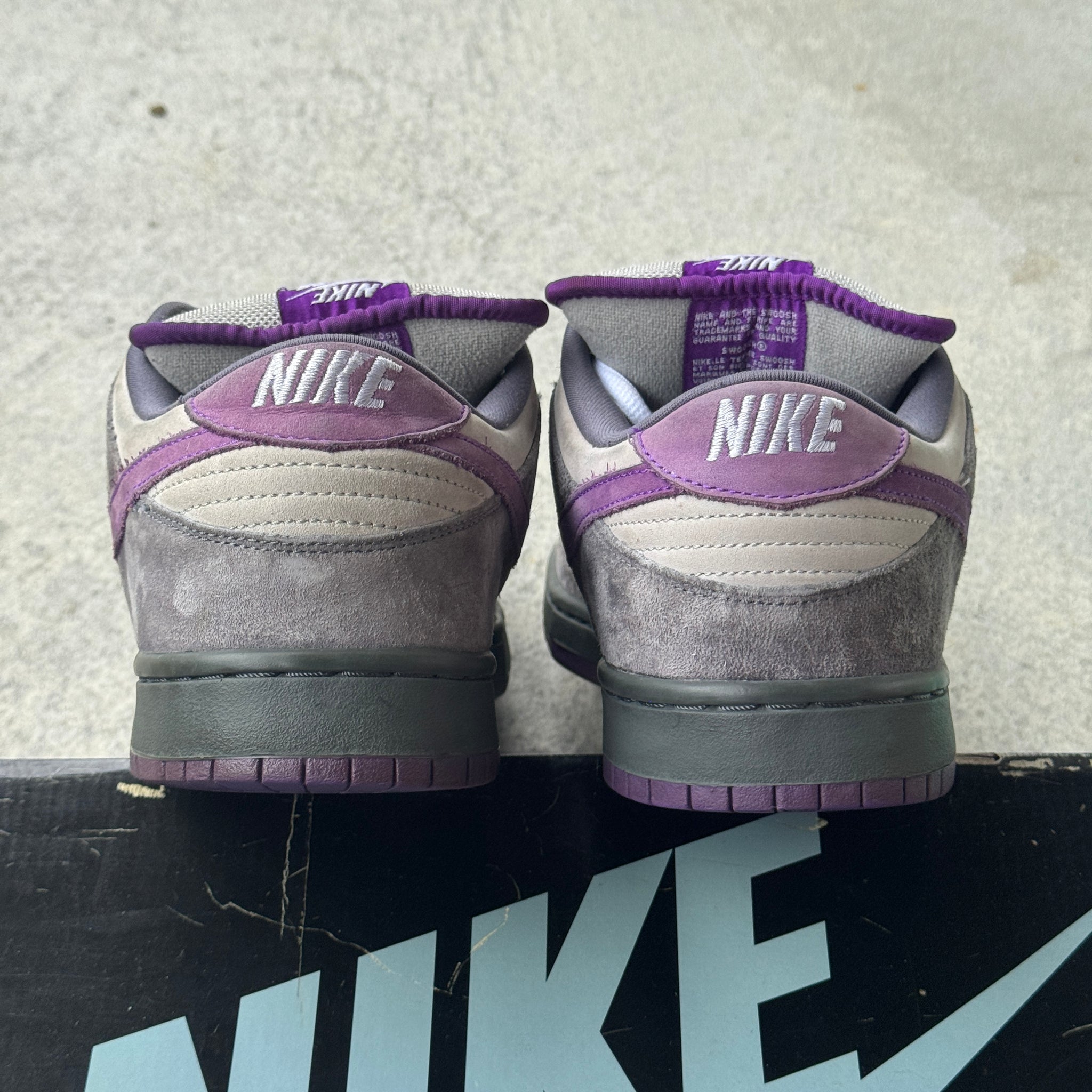 13 US - NIKE SB DUNK LOW PURPLE PIGEON W BOX 2006