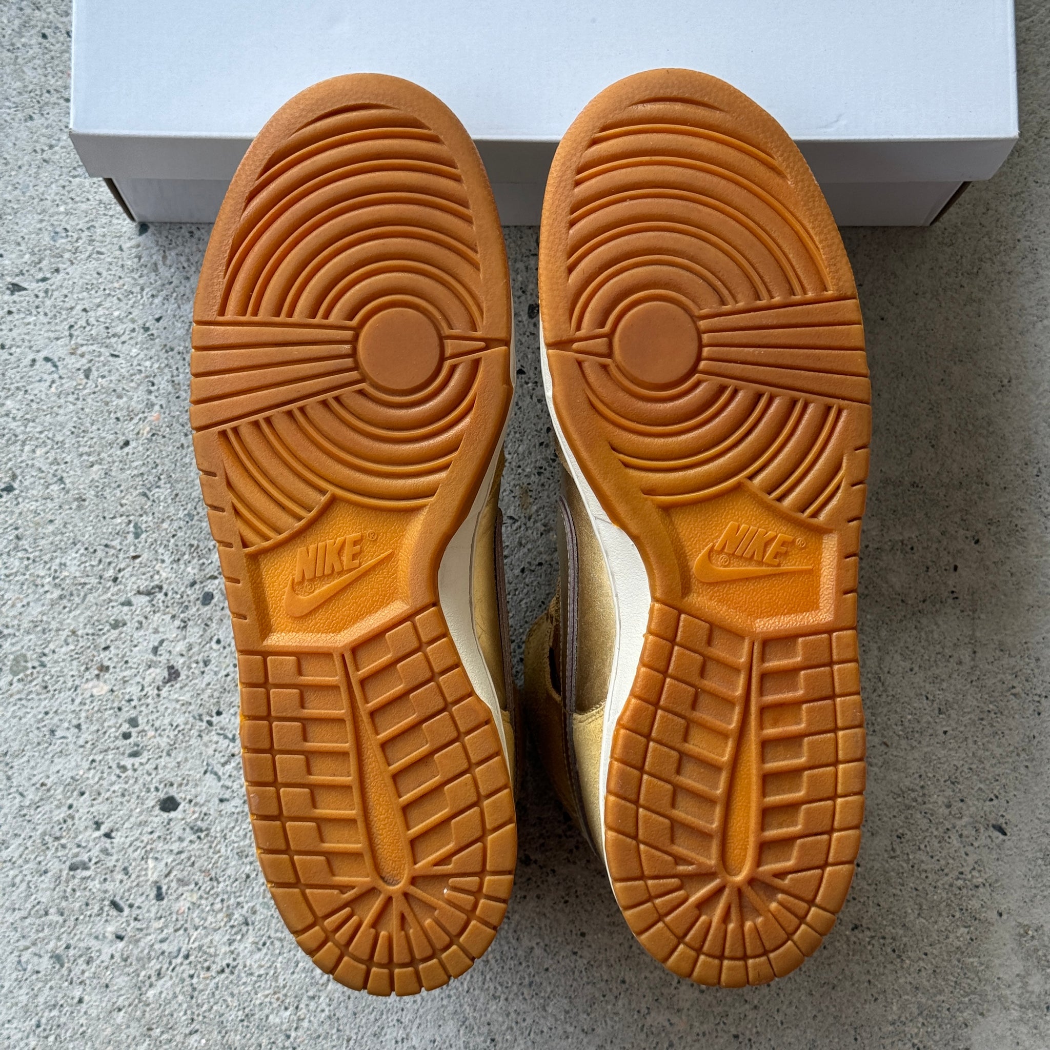 11.5 US - NIKE SB DUNK HIGH KOSTON THAI TEMPLE 2010