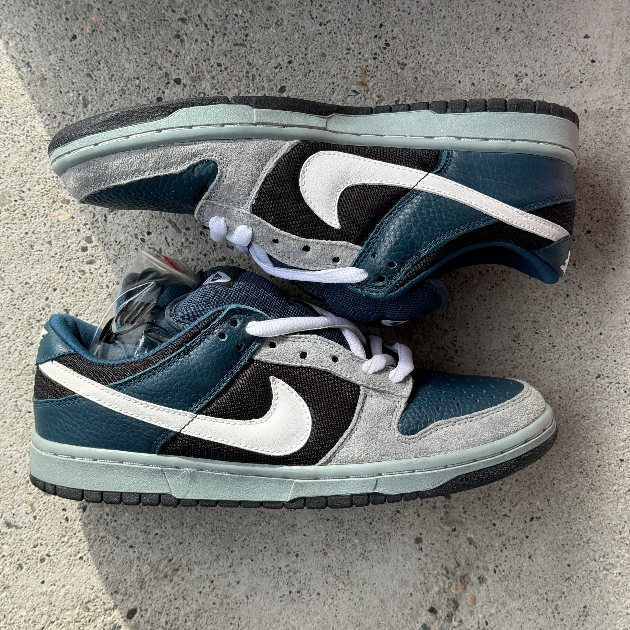 8 US - DS NIKE SB DUNK LOW FUTURA W BOX 2003