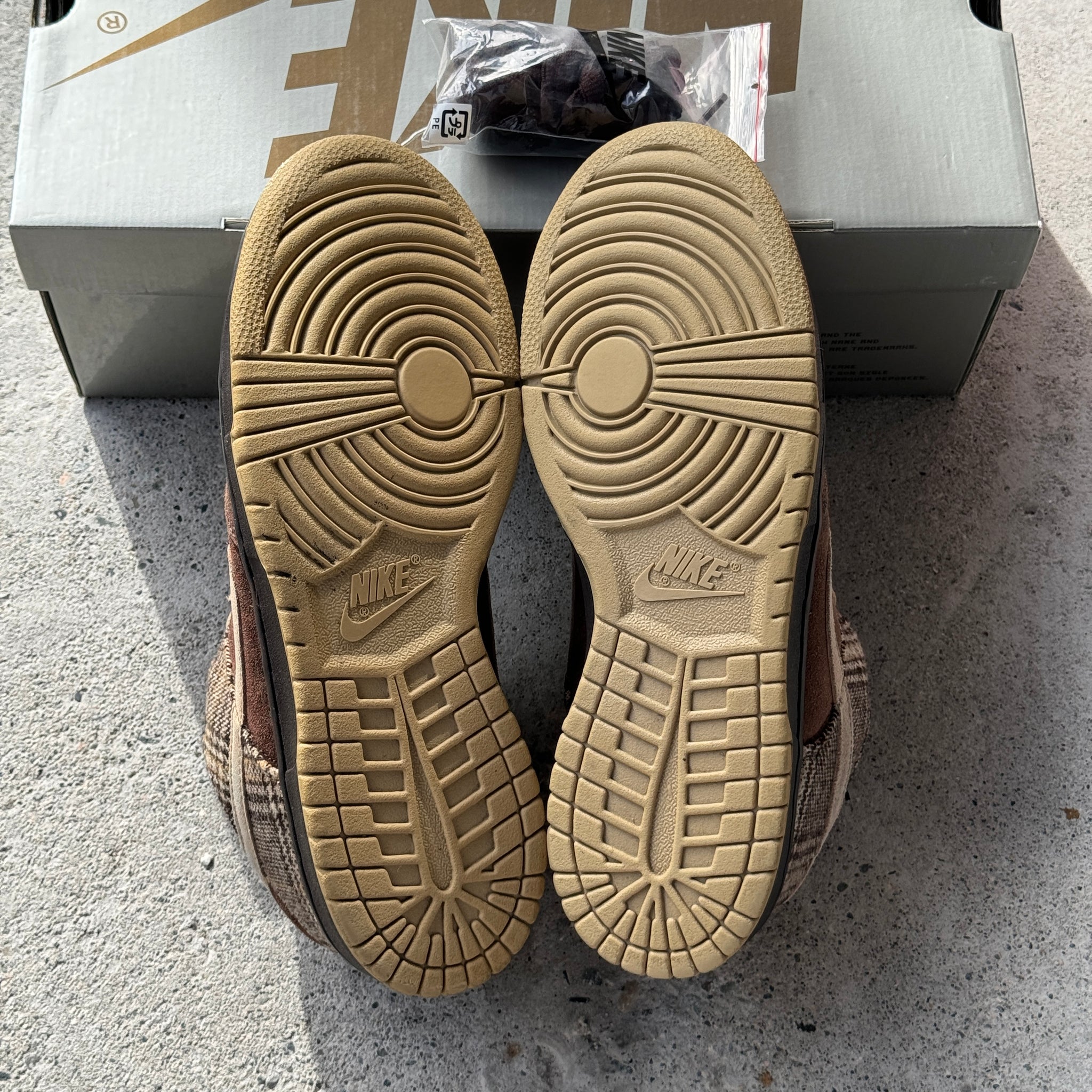 11 US - NIKE SB DUNK LOW TWEED W BOX 2004