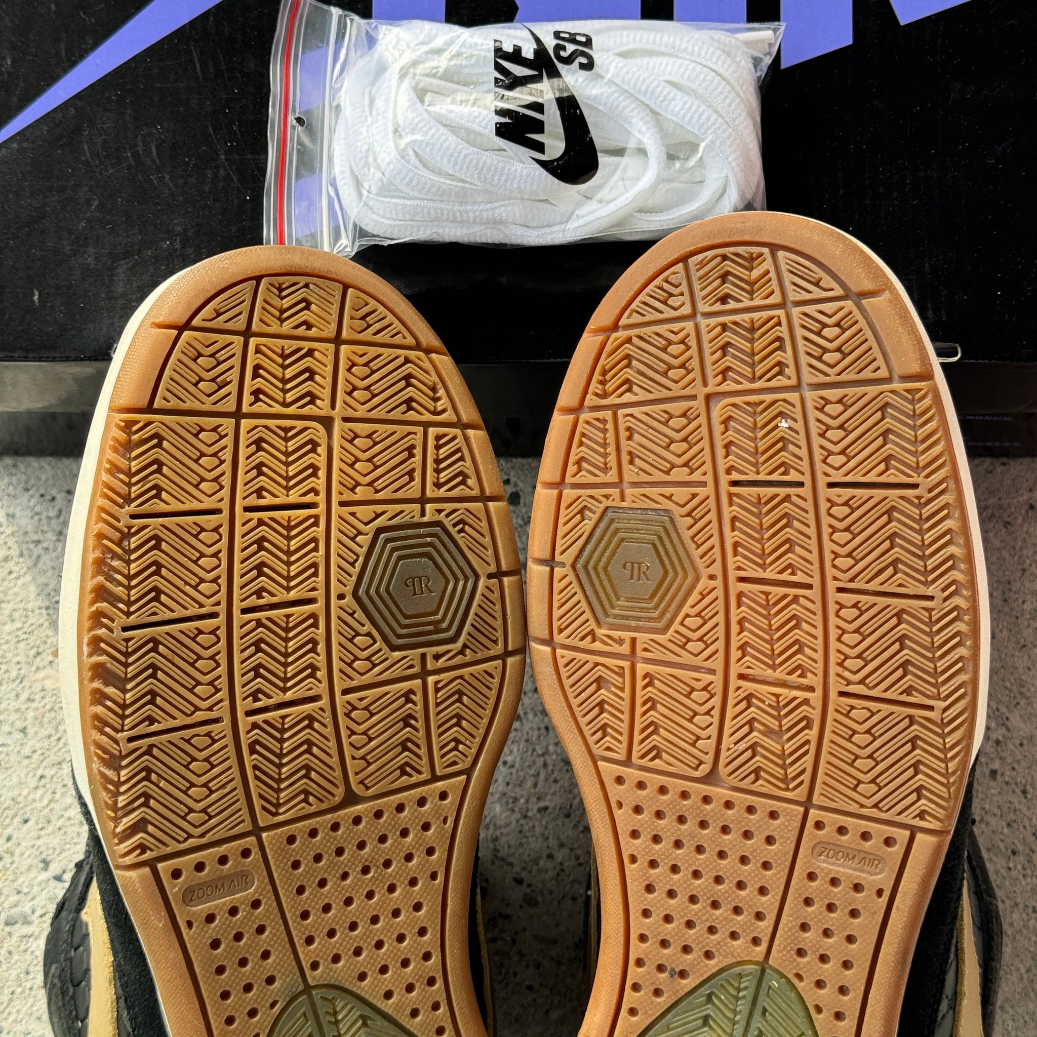 9.5 US -  NIKE SB AIR ZOOM PAUL RODRIGUEZ 2 BLACK/GOLD W BOX 2007