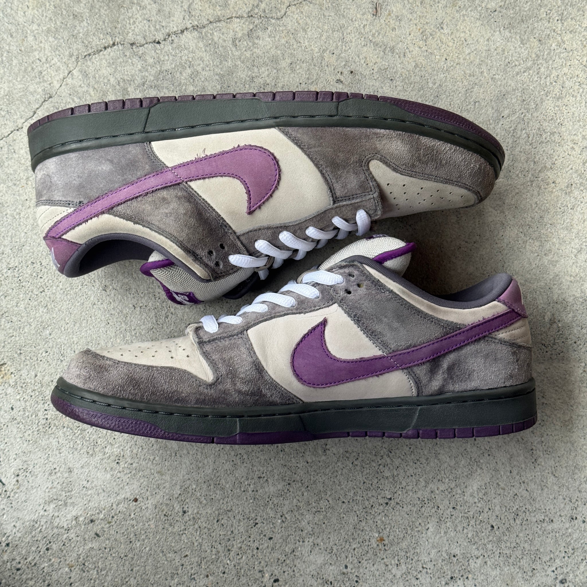 13 US - NIKE SB DUNK LOW PURPLE PIGEON W BOX 2006