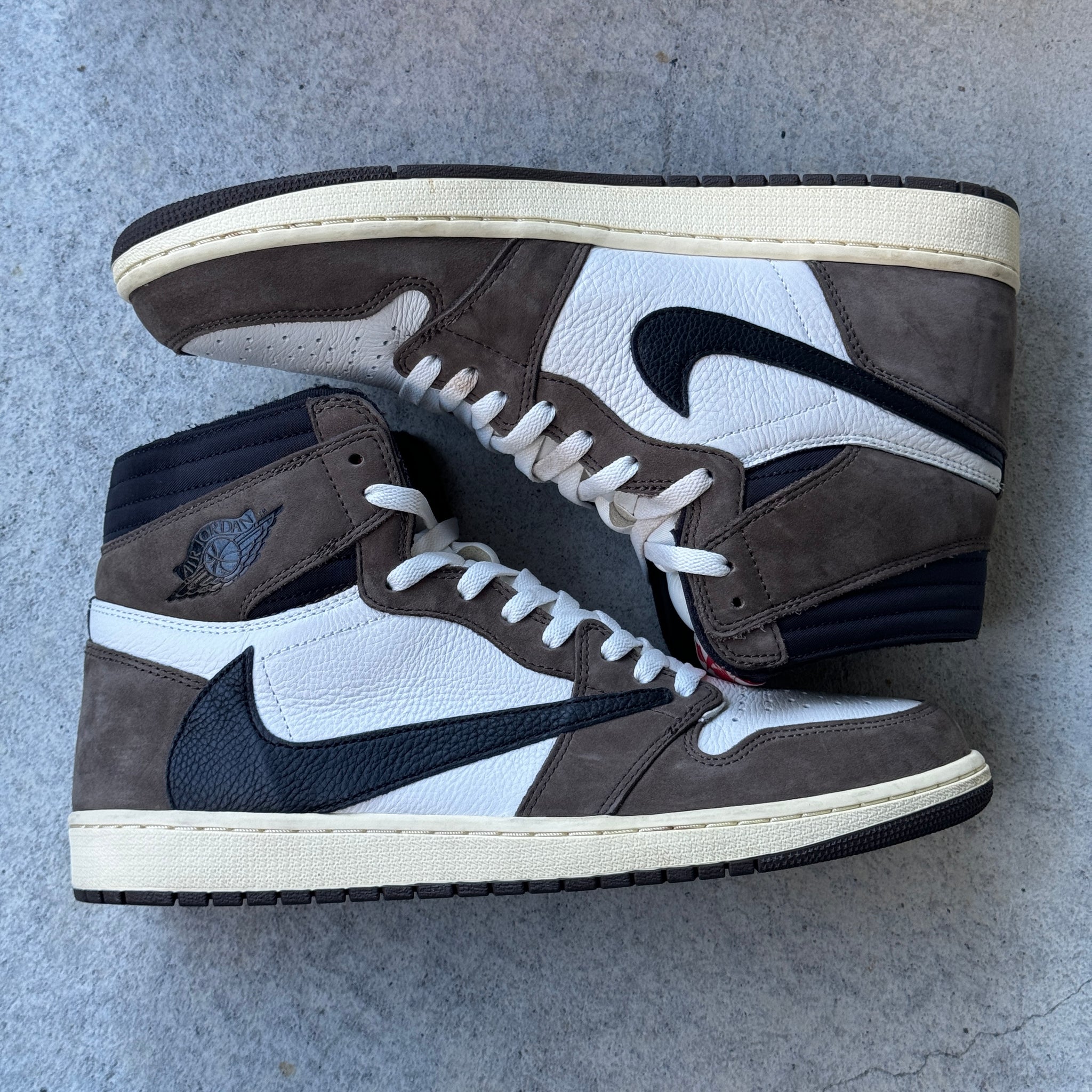 13 US - JORDAN 1 HIGH TRAVIS SCOTT MOCHA W BOX 2019