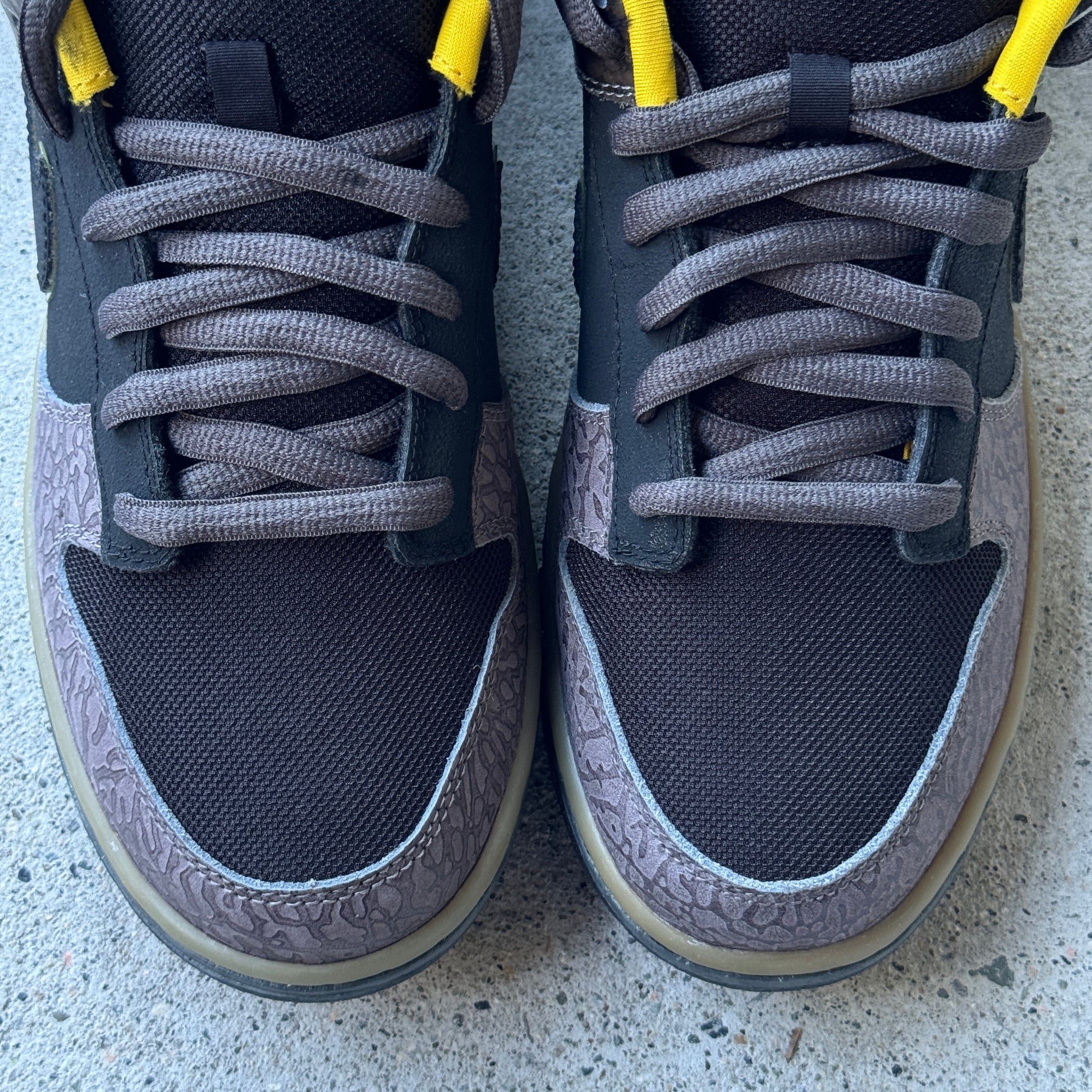 8.5 US - DS NIKE SB DUNK LOW YELLOW CURB W BOX 2010
