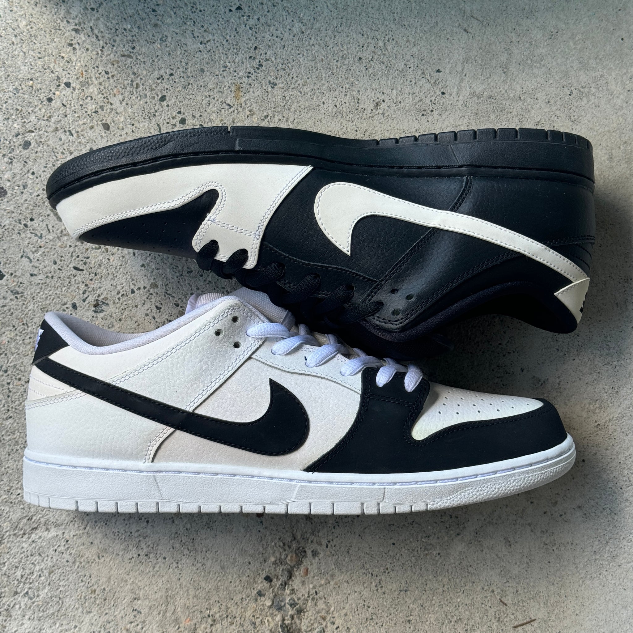 13 US - DS NIKE SB DUNK LOW YIN YANG W BOX 2015