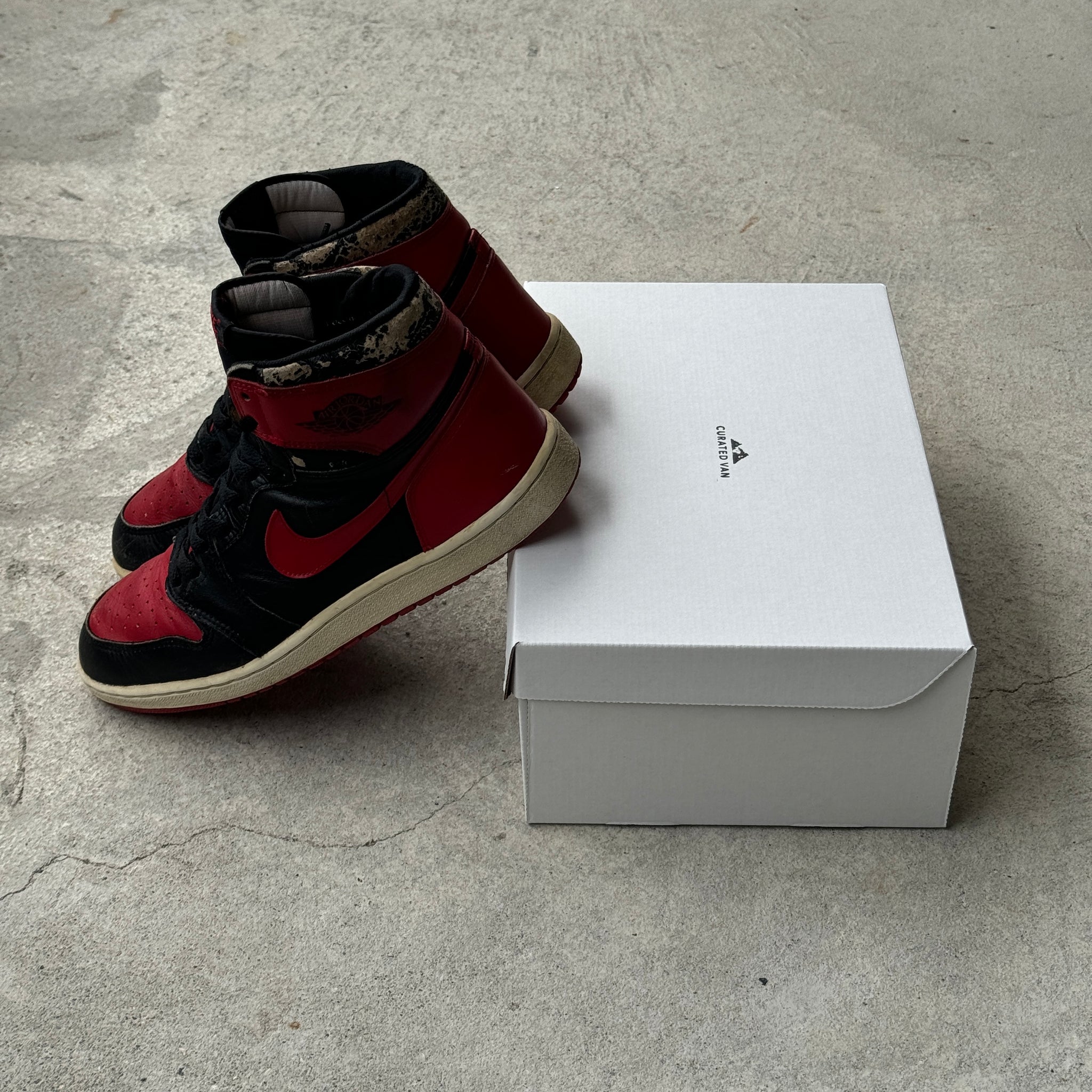 13 US - JORDAN 1 BLACK/RED 1985