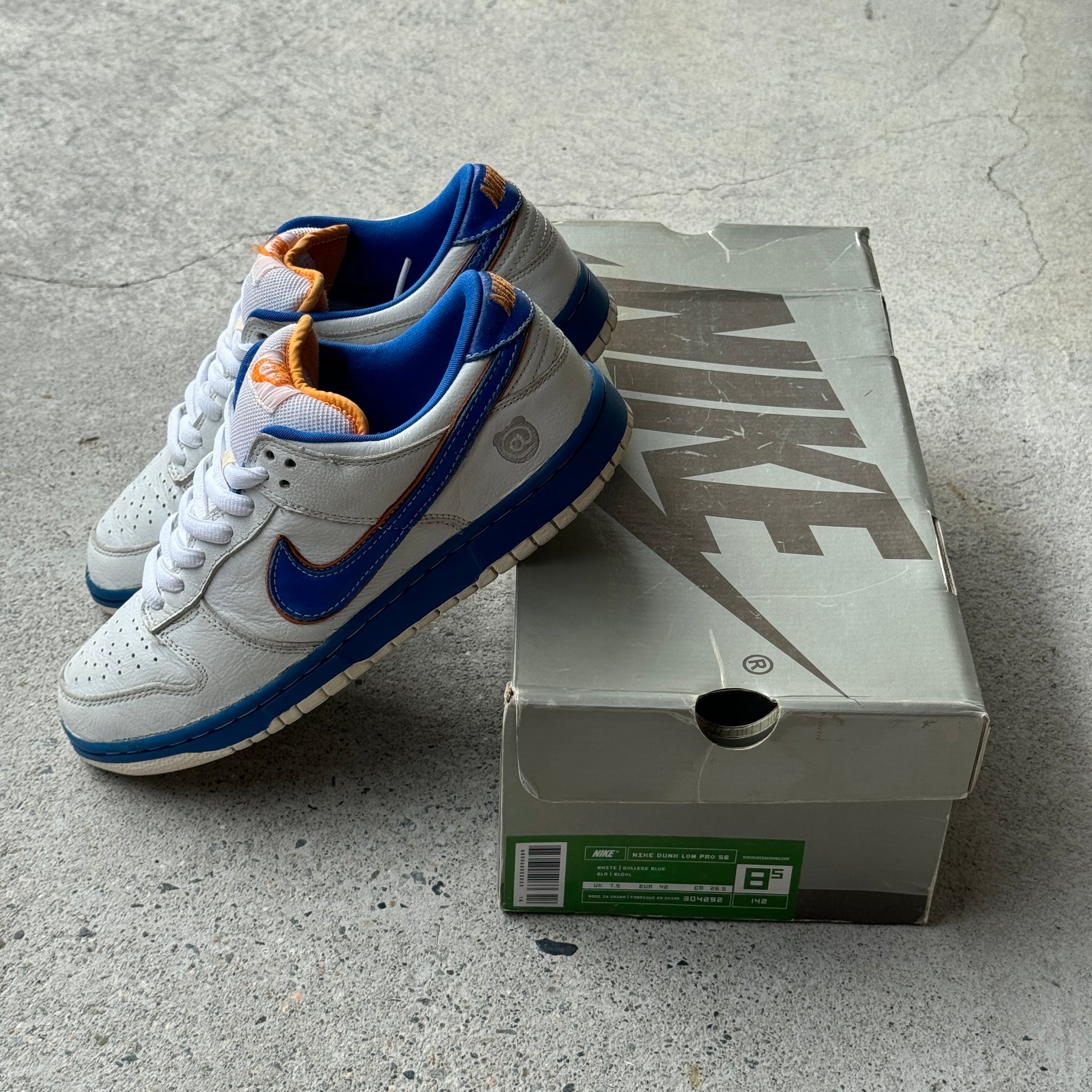 8.5 US - NIKE SB DUNK LOW MEDICOM 1 2004 W BOX