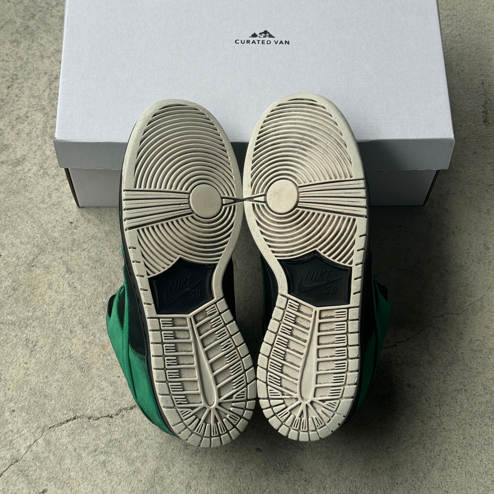 9 US - NIKE SB DUNK LOW GREEN LANTERN 2018