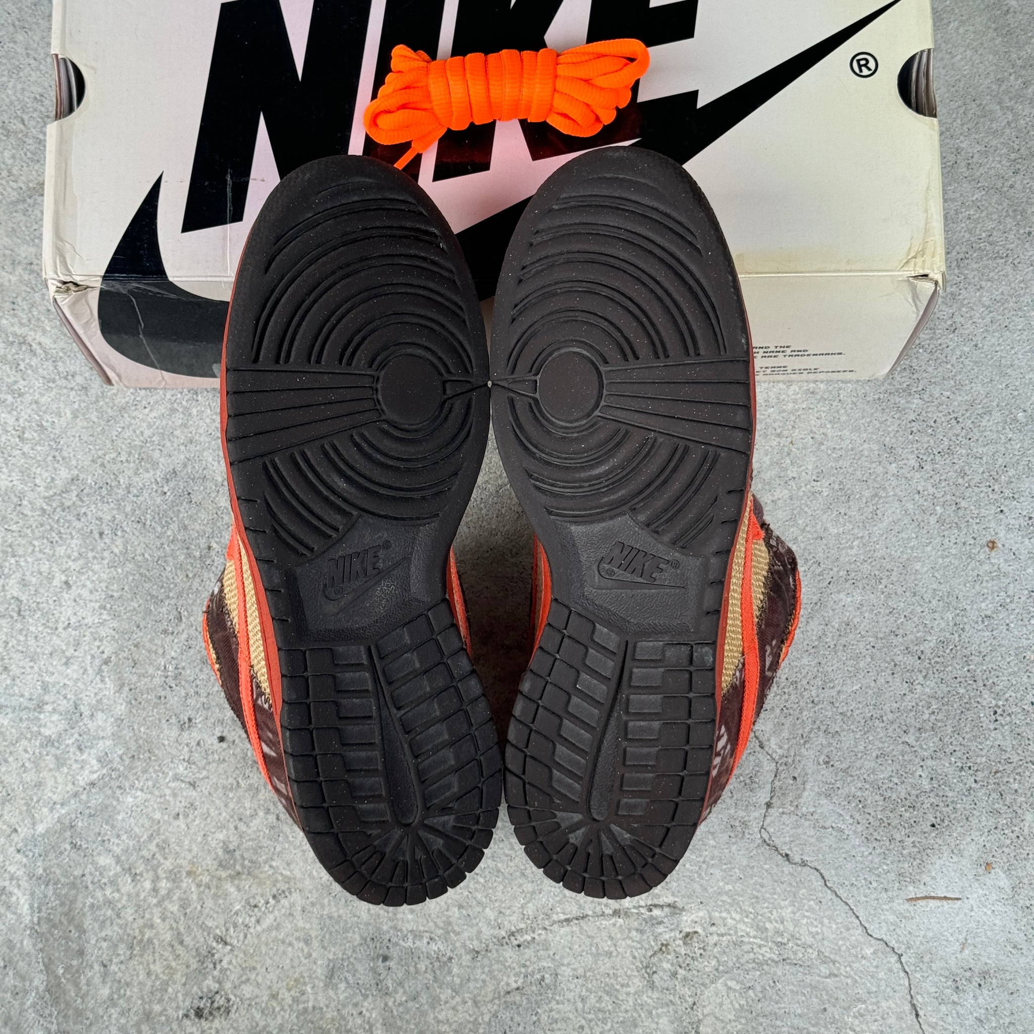 9.5 US - NIKE SB DUNK LOW HUNTER FORBES  W BOX 2004