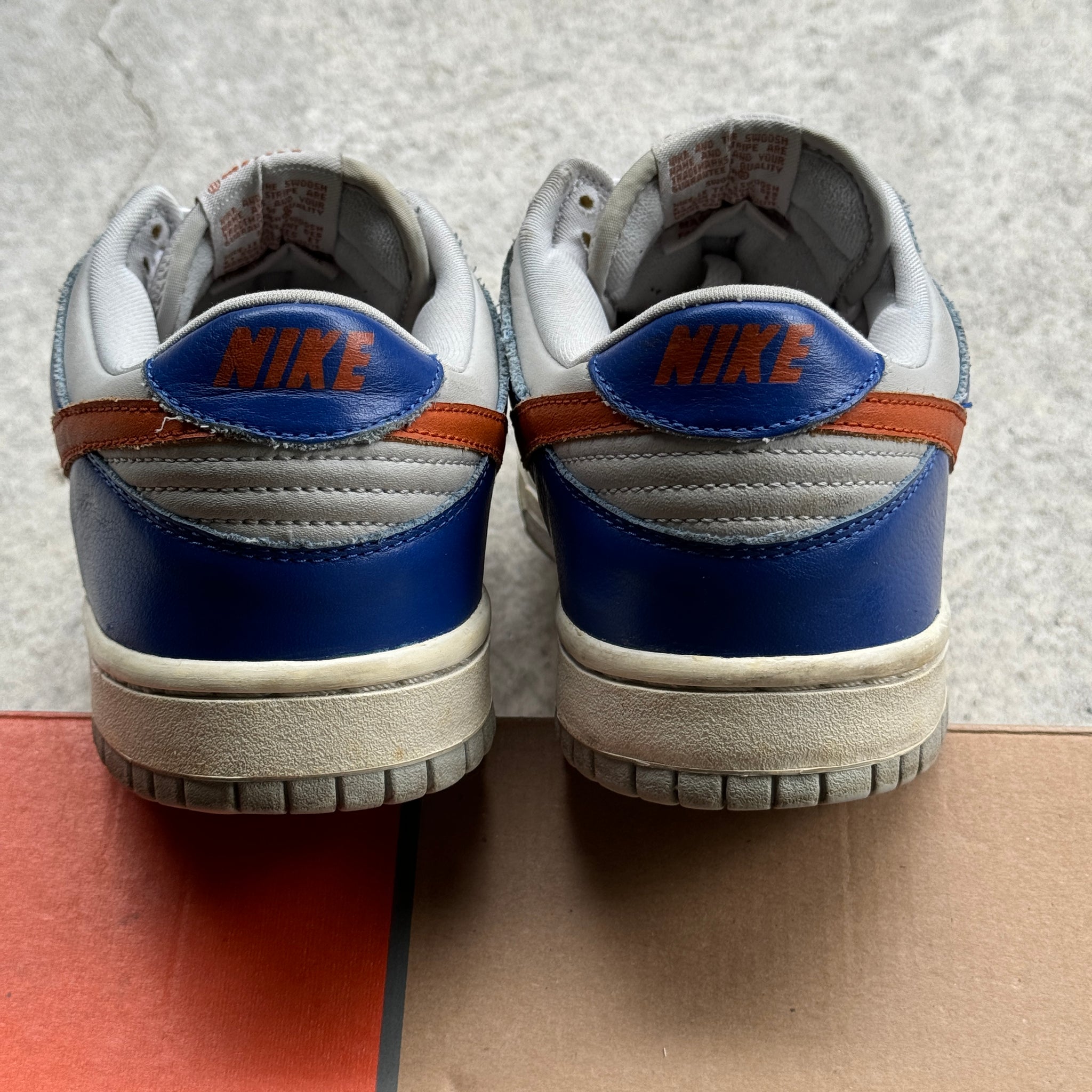 8.5 US - NIKE DUNK LOW "KNICKS" W BOX 2003
