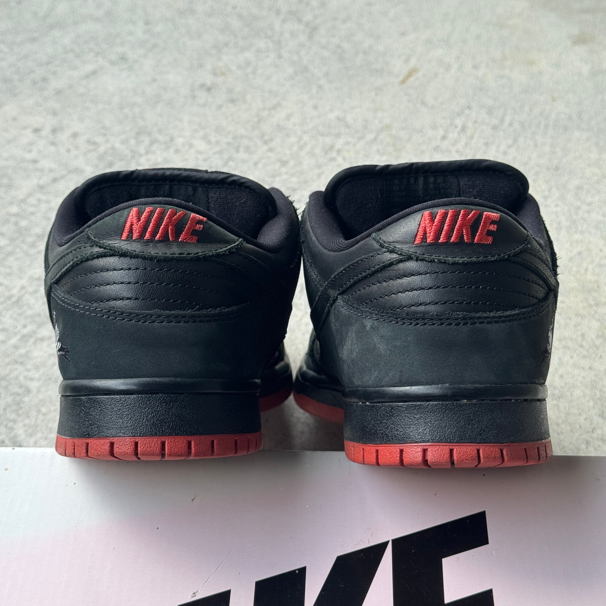 9.5 US - NIKE SB DUNK LOW STAPLE BLACK PIGEON W BOX 2017