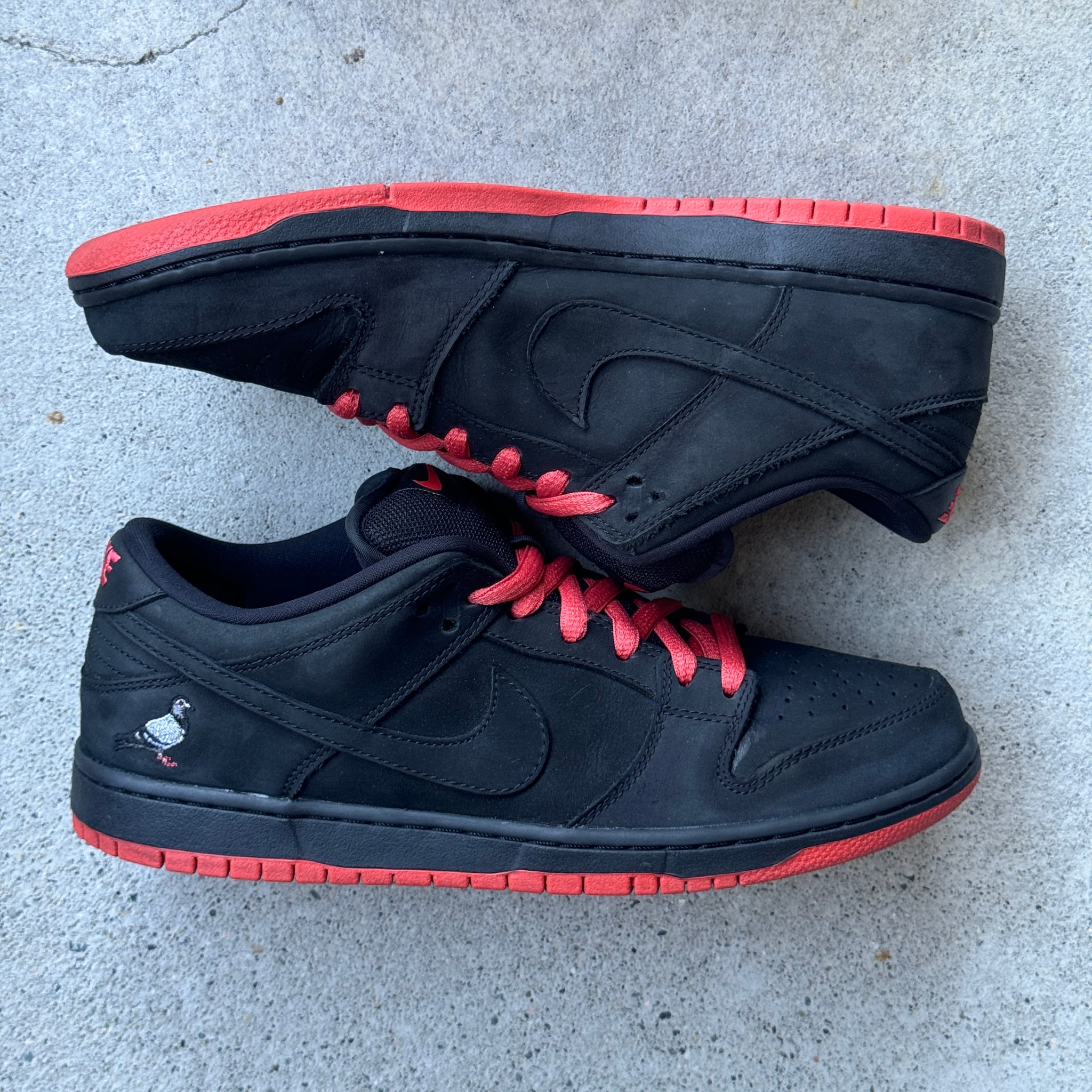 9.5 US - NIKE SB DUNK LOW STAPLE BLACK PIGEON W BOX 2017