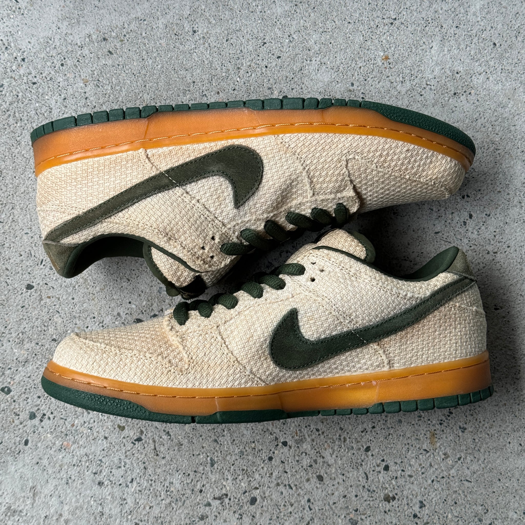 10.5 US - DS NIKE SB DUNK LOW BONSAI HEMP W BOX 2004