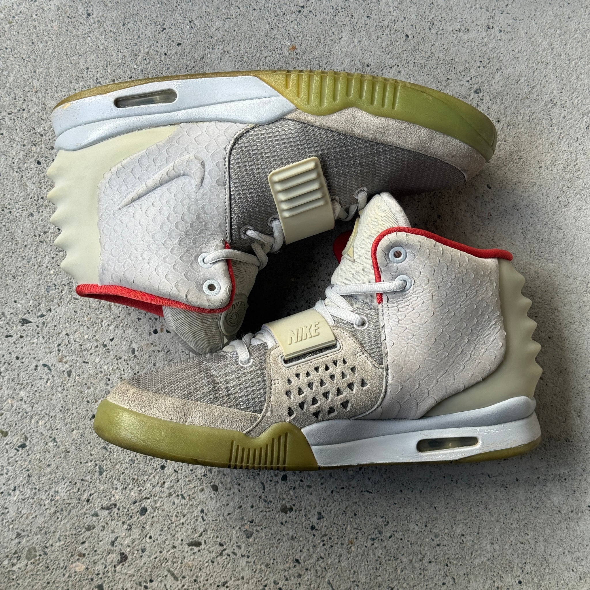 9 US - NIKE AIR YEEZY 2 PLATNIUM 2012