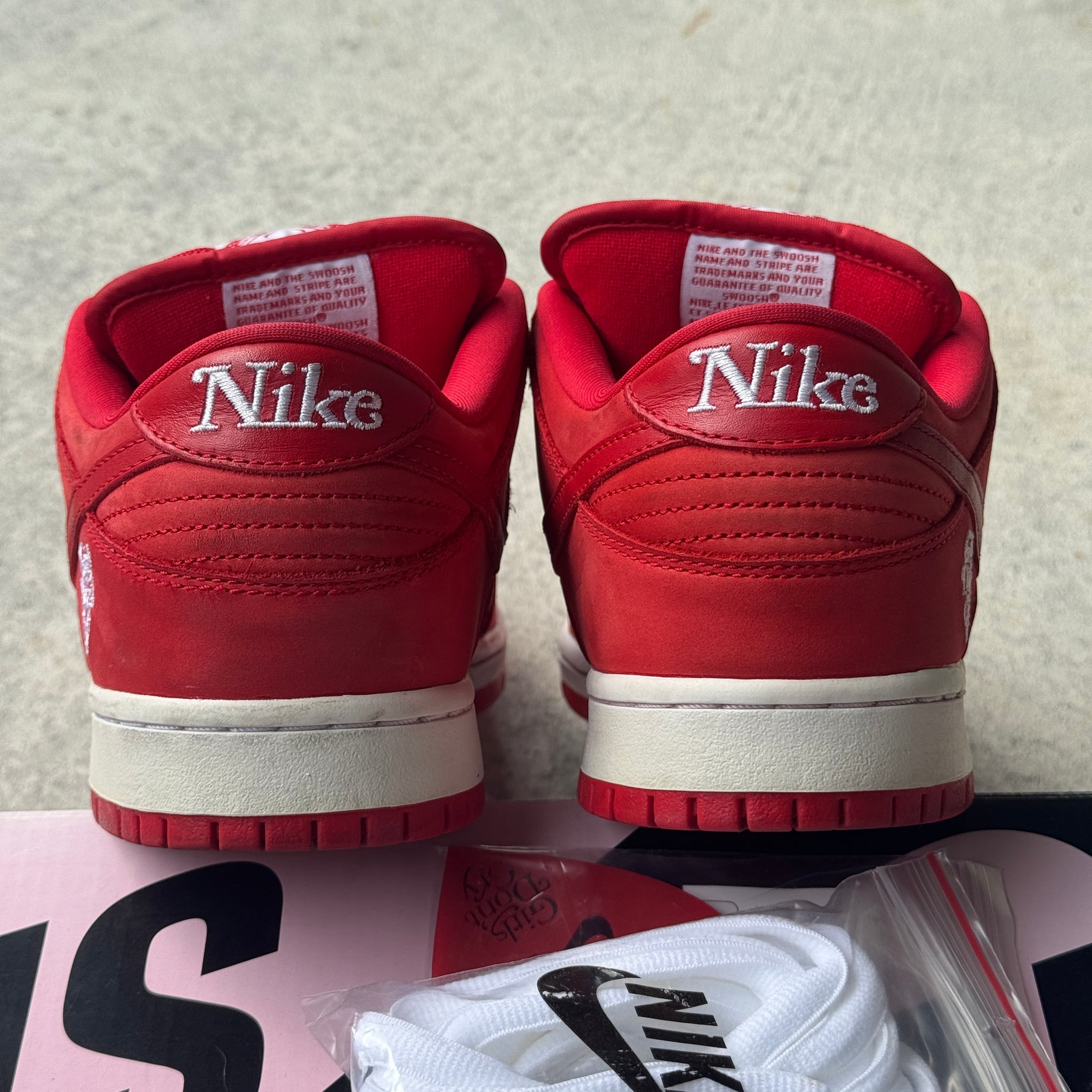 10 US - NIKE SB DUNK LOW GIRLS DONT CRY W BOX 2017