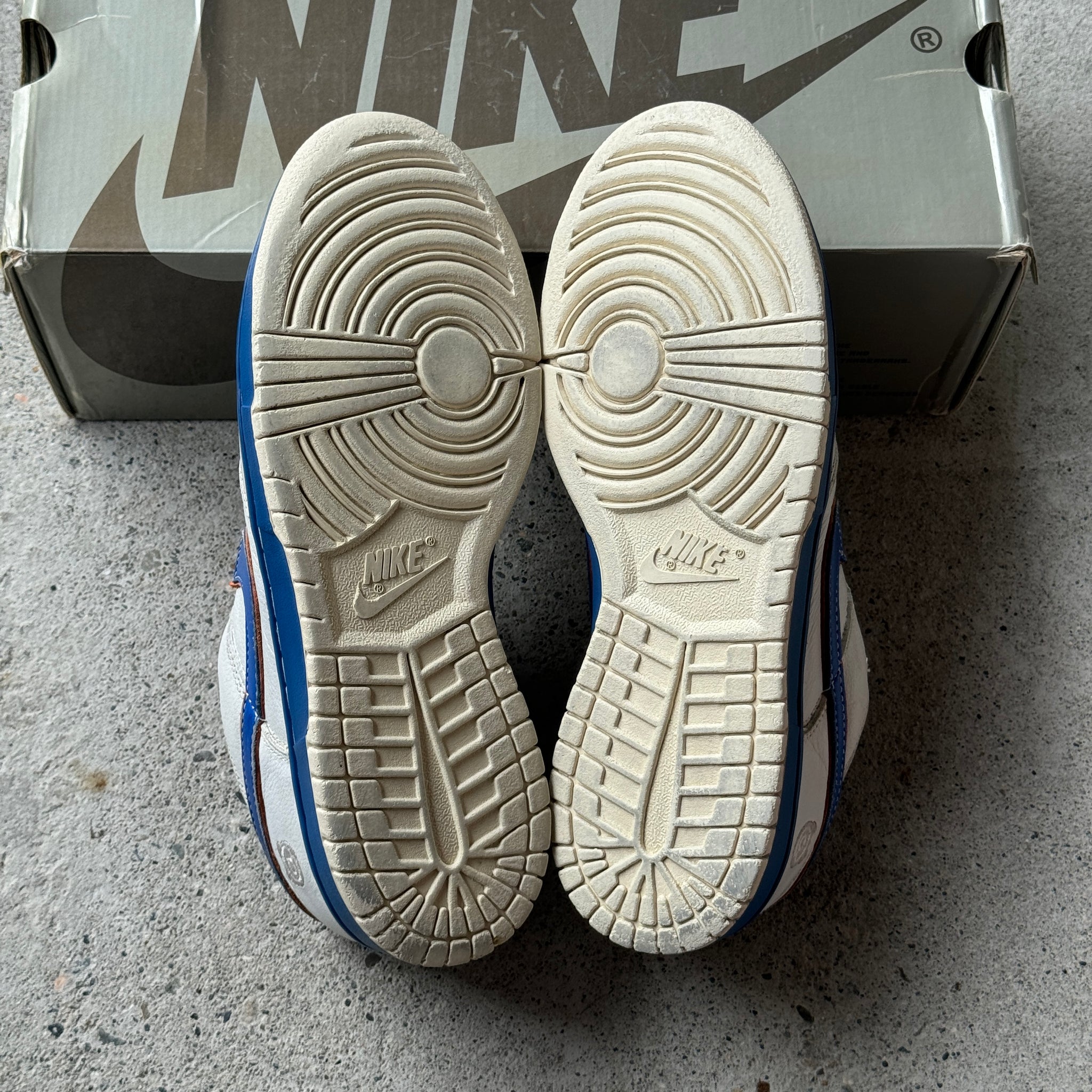 8.5 US - NIKE SB DUNK LOW MEDICOM 1 2004 W BOX