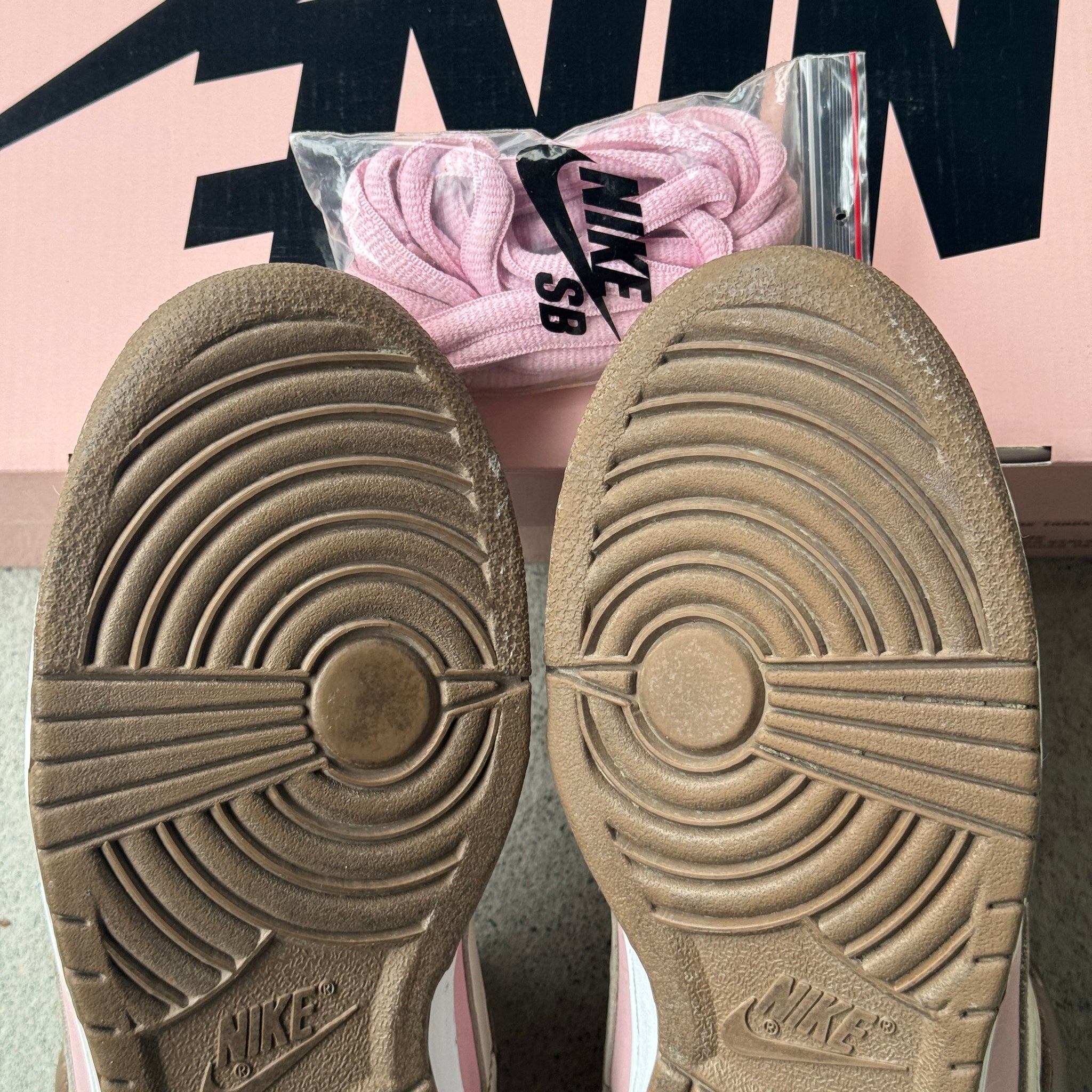 9 US - NIKE SB DUNK LOW STUSSY W BOX 2005