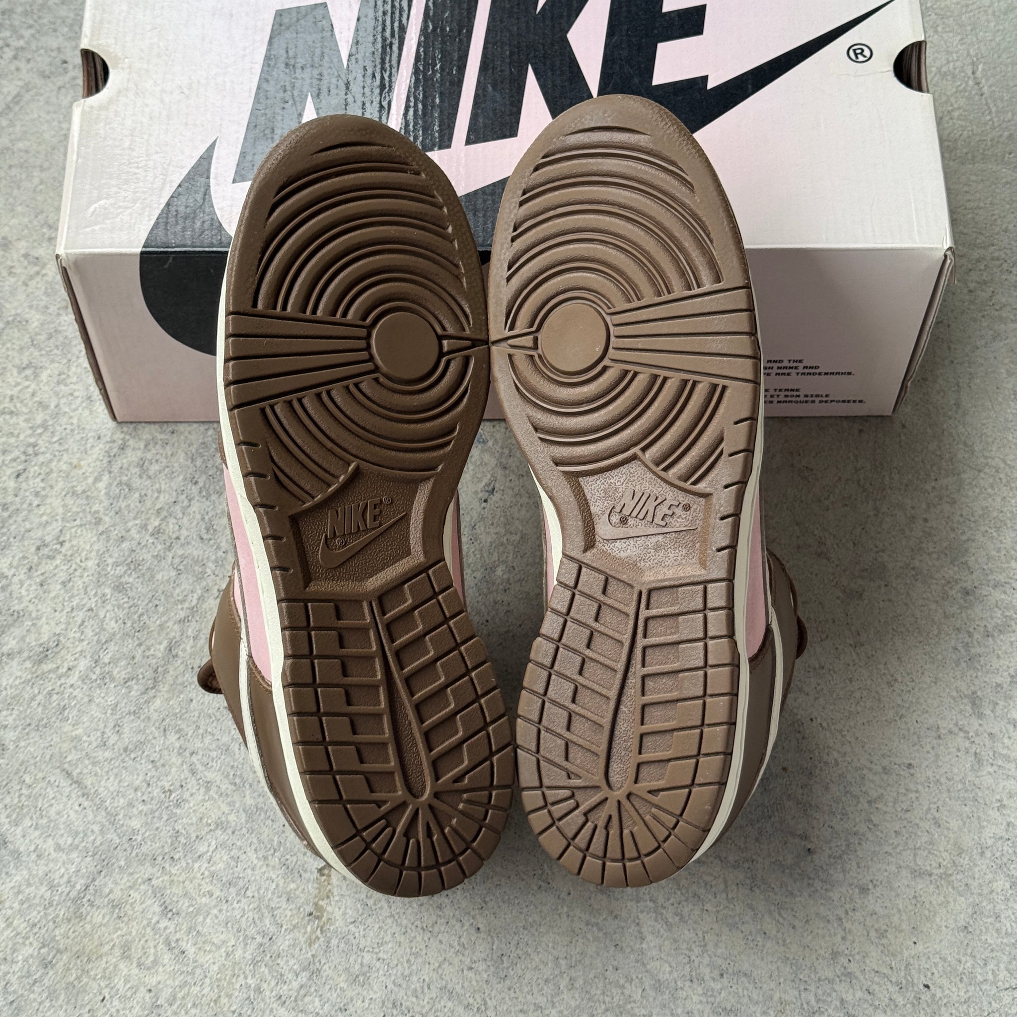 12 US - NIKE SB DUNK LOW STUSSY W BOX 2005