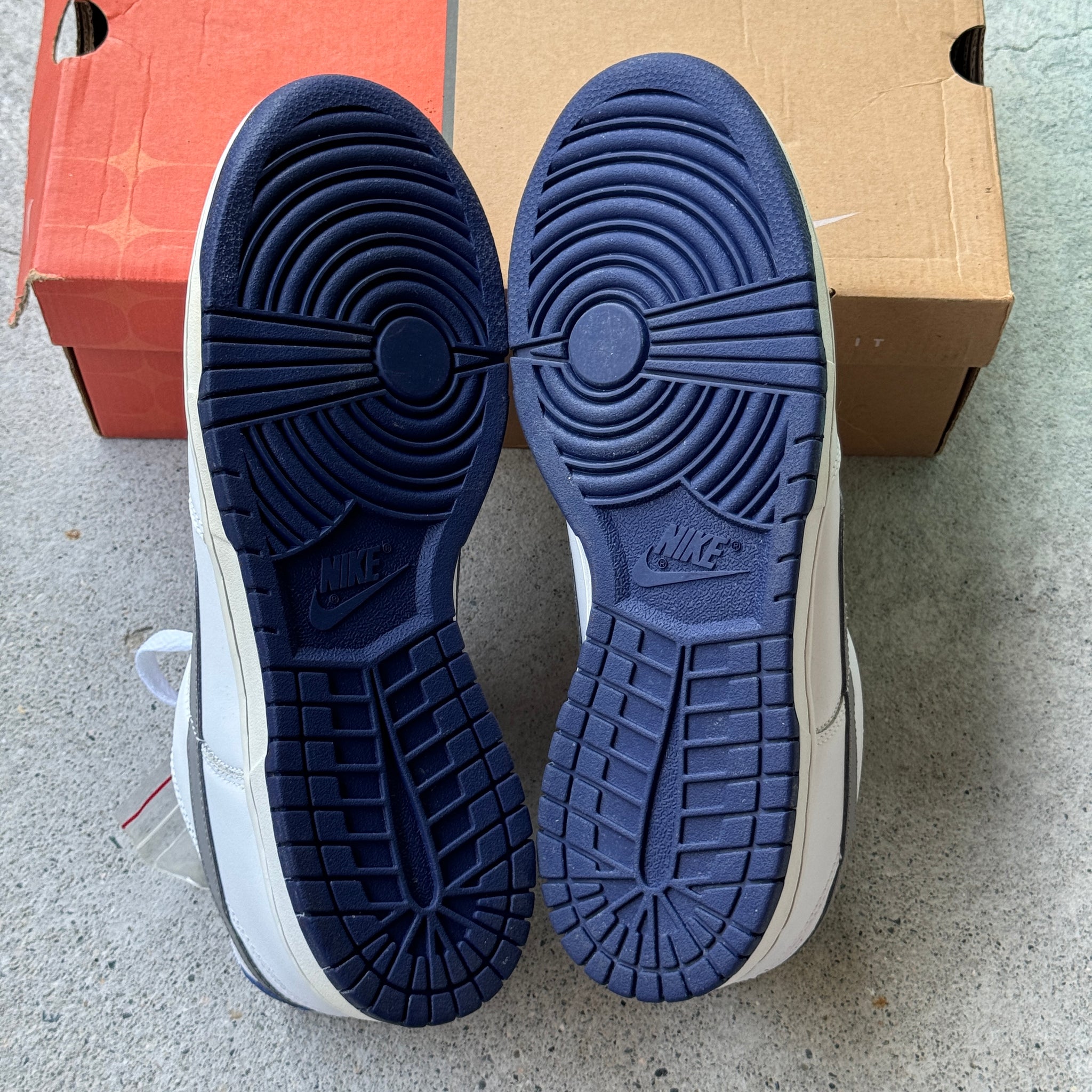 10 US - DS NIKE DUNK LOW WHITE CHARCOAL W BOX 2005
