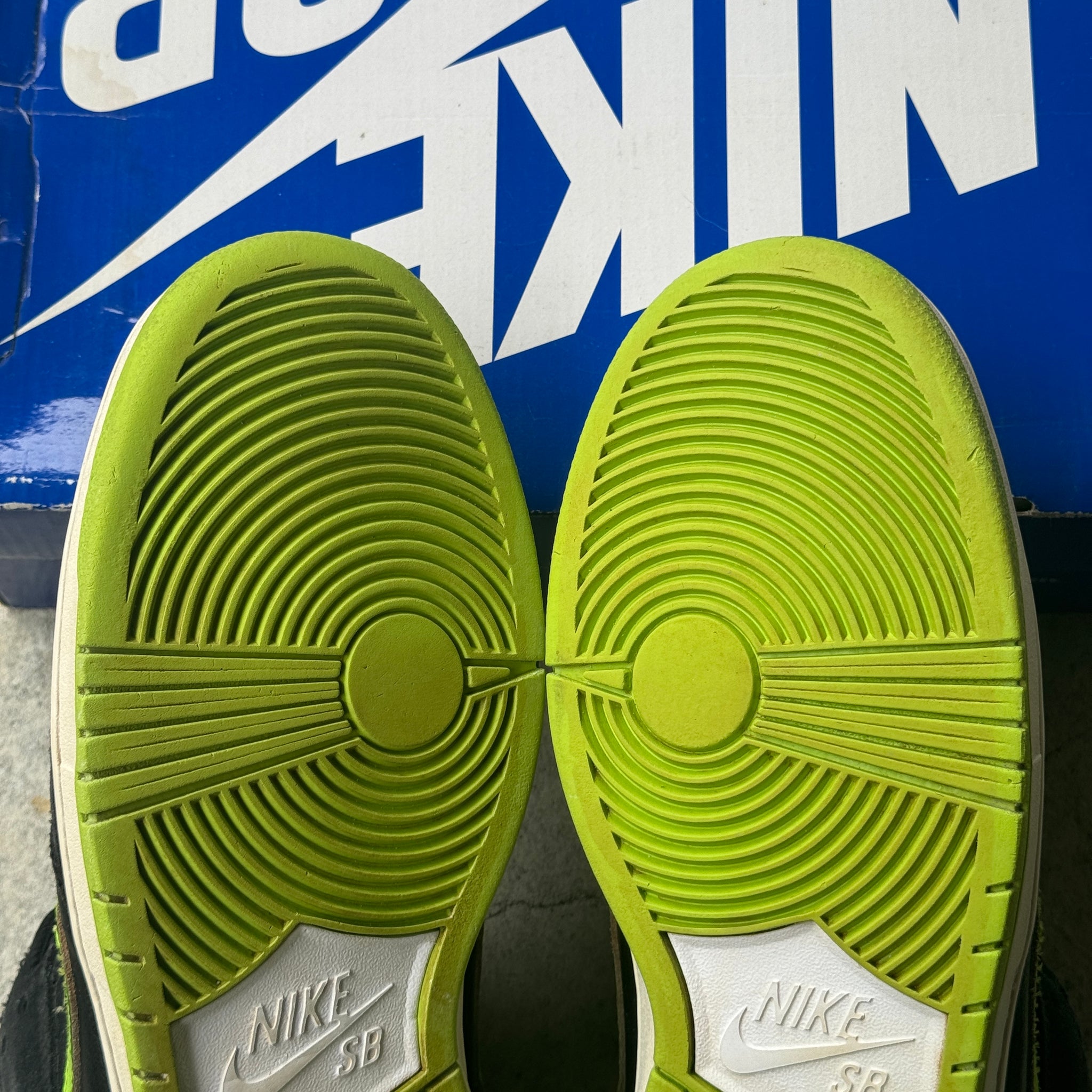 12 US - NIKE SB DUNK LOW JPACK NEON W BOX 2010