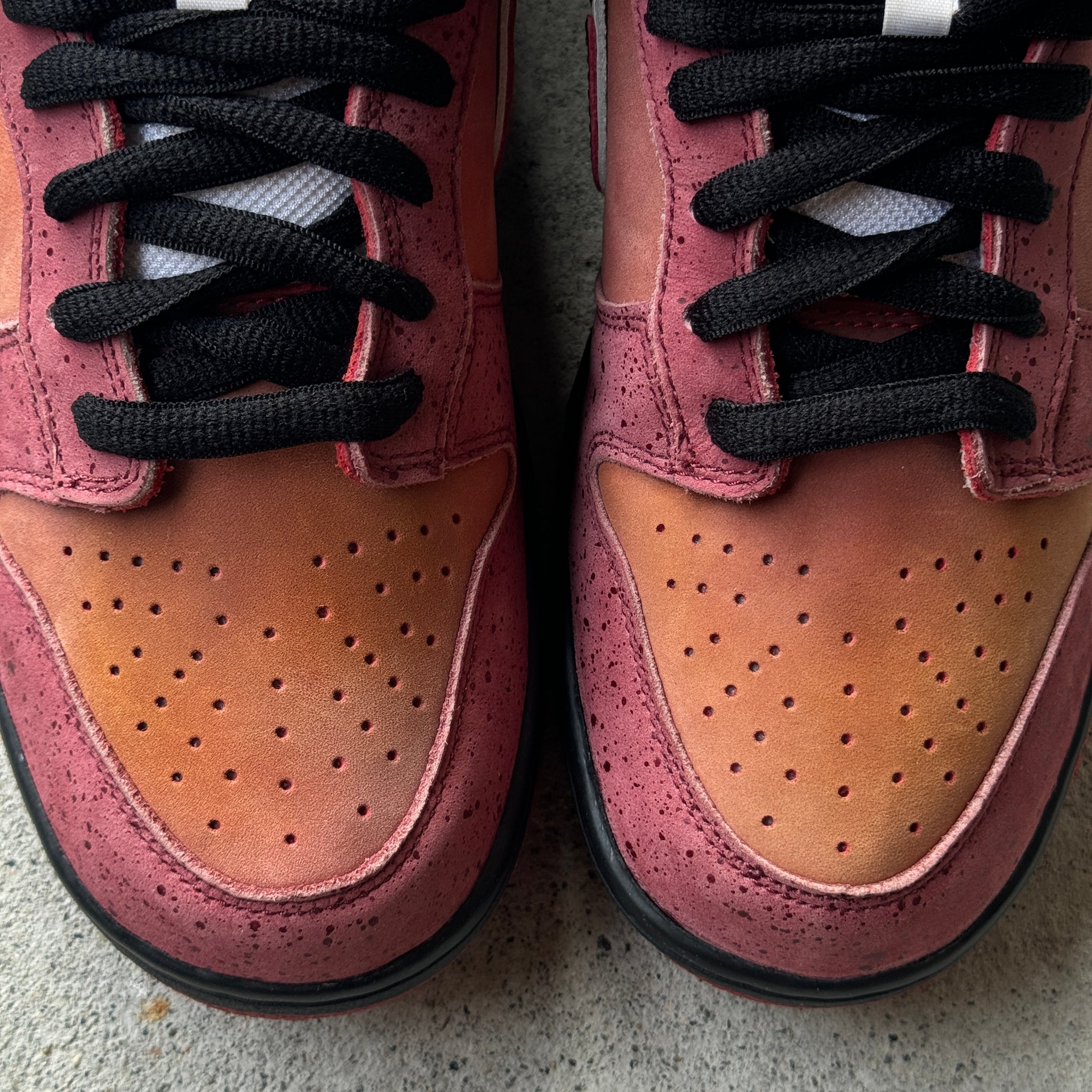 9.5 US - DS NIKE SB DUNK LOW RED LOBSTER W BOX 2008