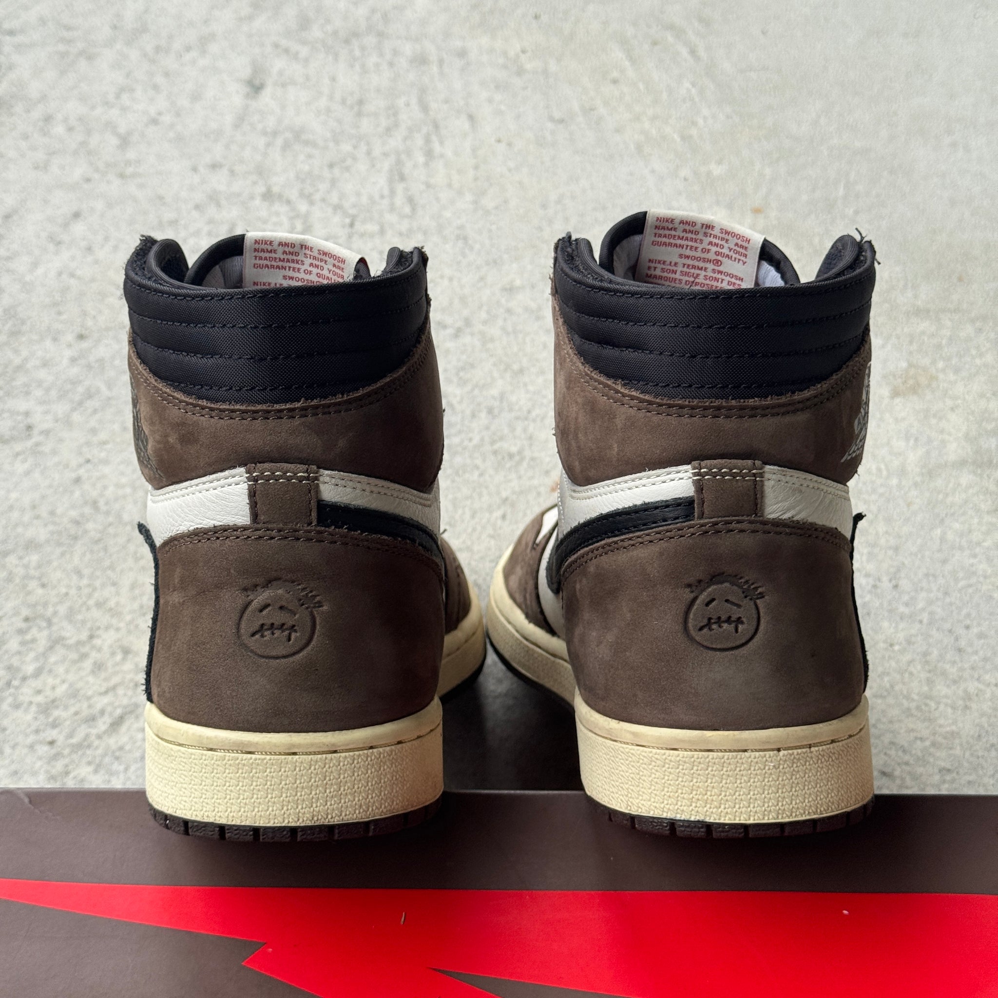 9 US - JORDAN 1 HIGH TRAVIS SCOTT MOCHA W BOX 2019