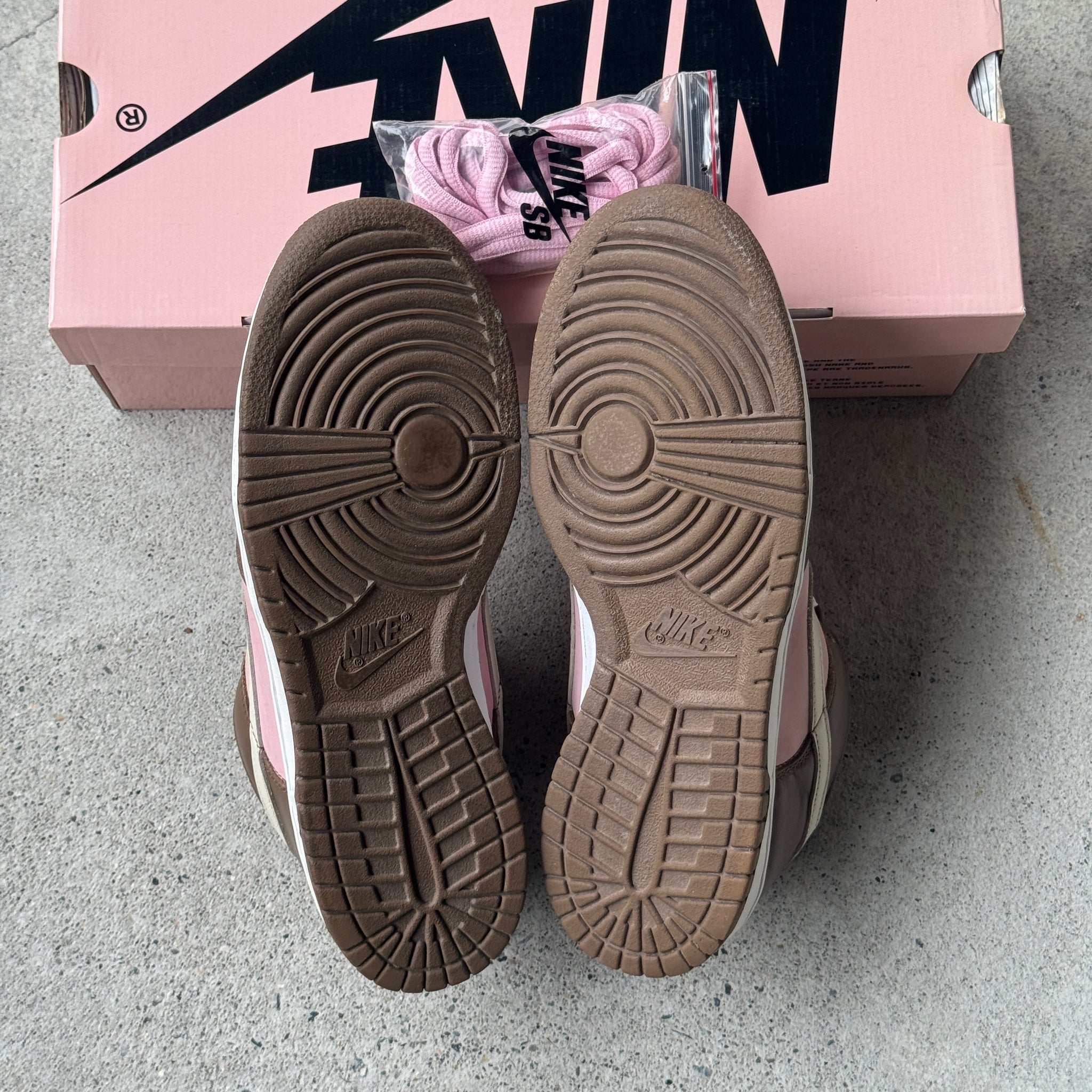 9 US - NIKE SB DUNK LOW STUSSY W BOX 2005