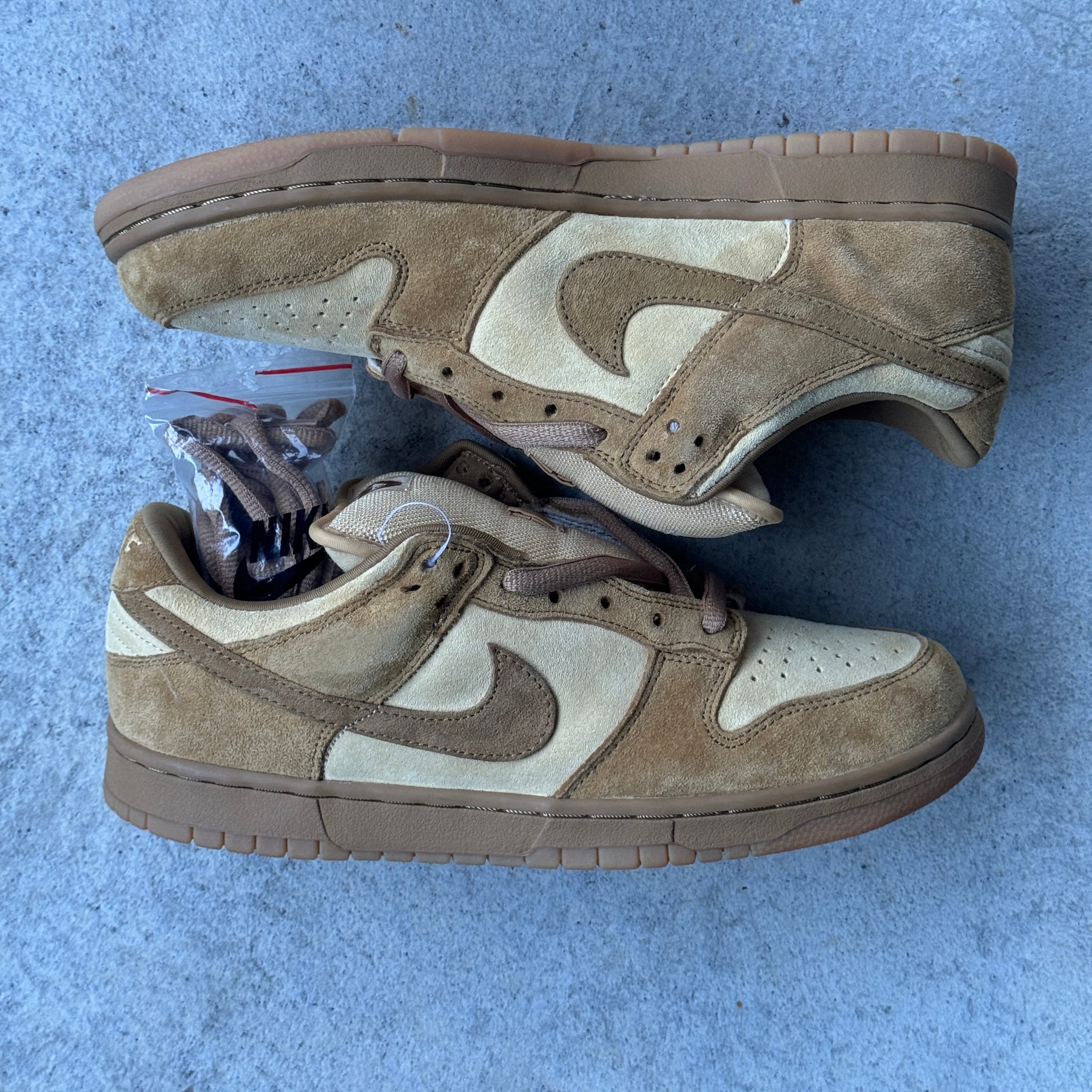 10.5 US - DS NIKE SB DUNK LOW WHEAT FORBES 2002