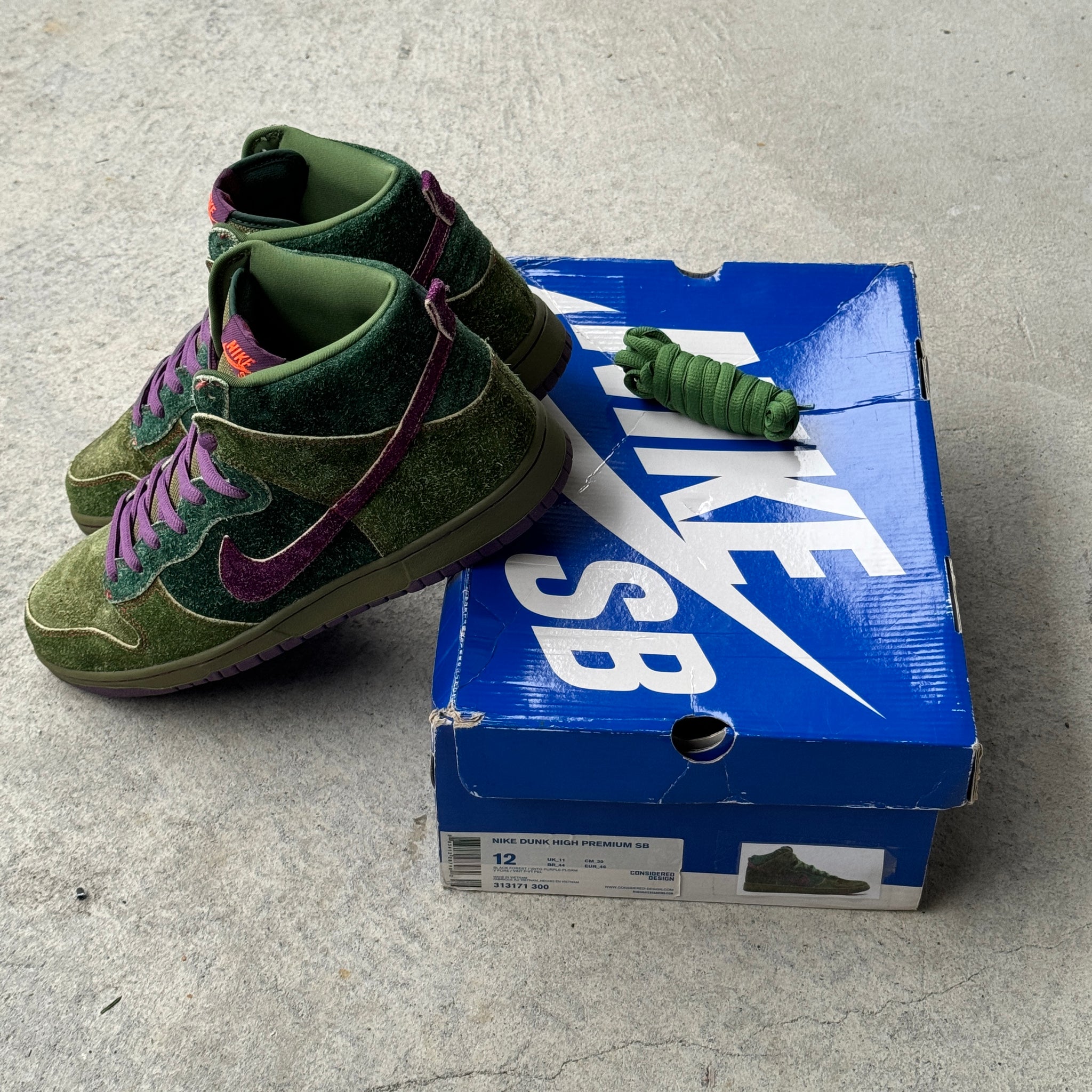 12 US - NIKE SB DUNK HIGH SKUNK W BOX 2010