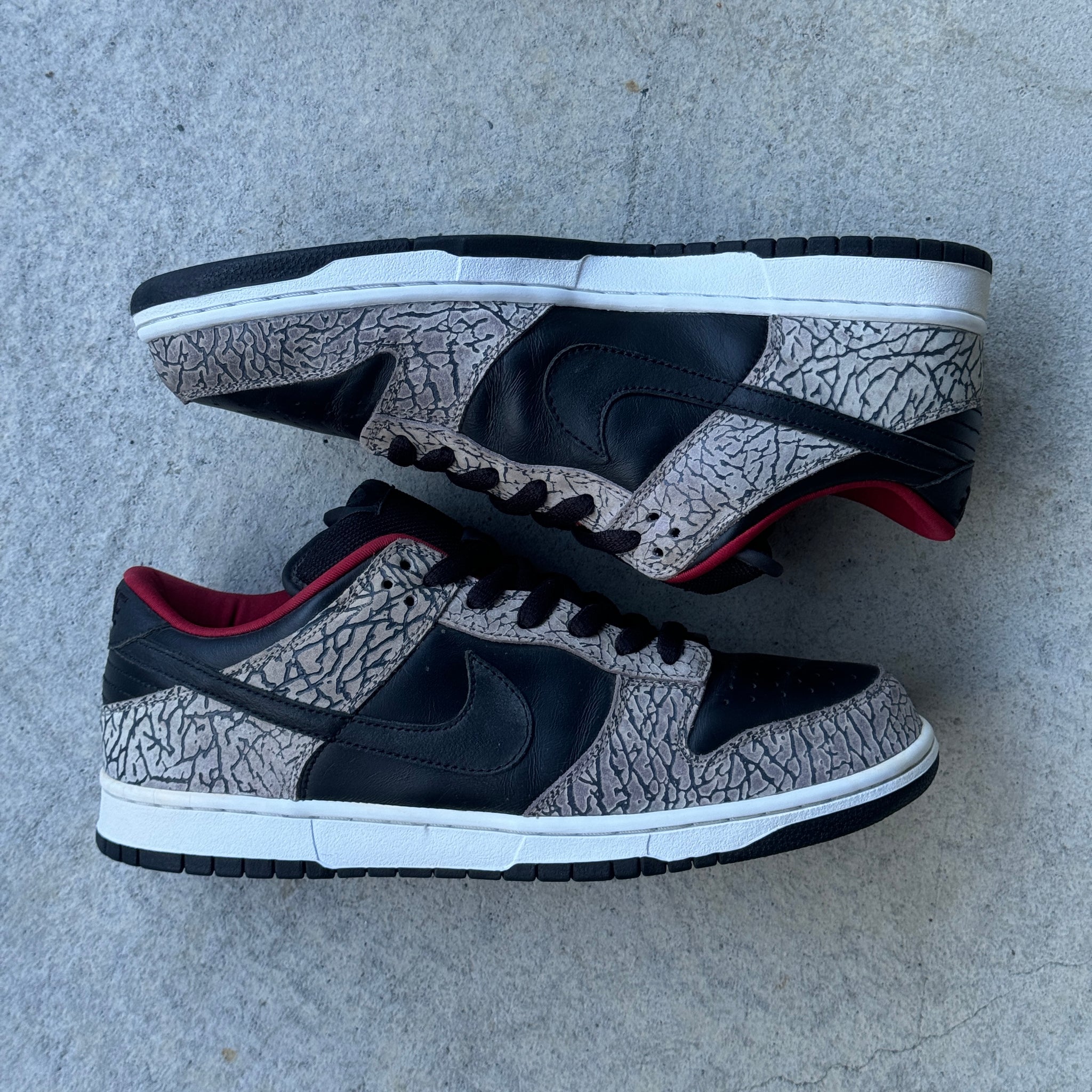 11.5 US - NIKE SB DUNK LOW SUPREME BLACK CEMENT 2002