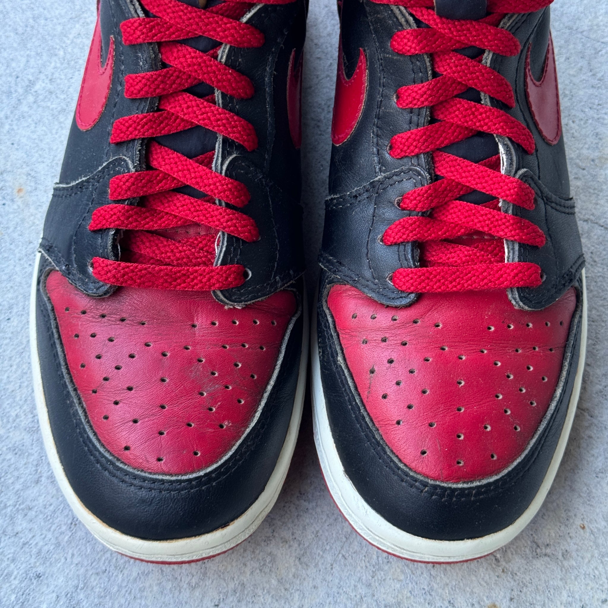 9 US - JORDAN 1 BLACK/RED W BOX 1985