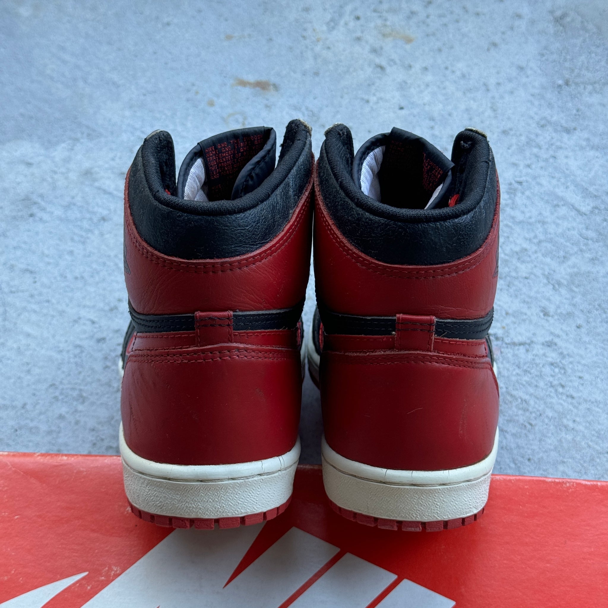 9 US - JORDAN 1 BLACK/RED W BOX 1985