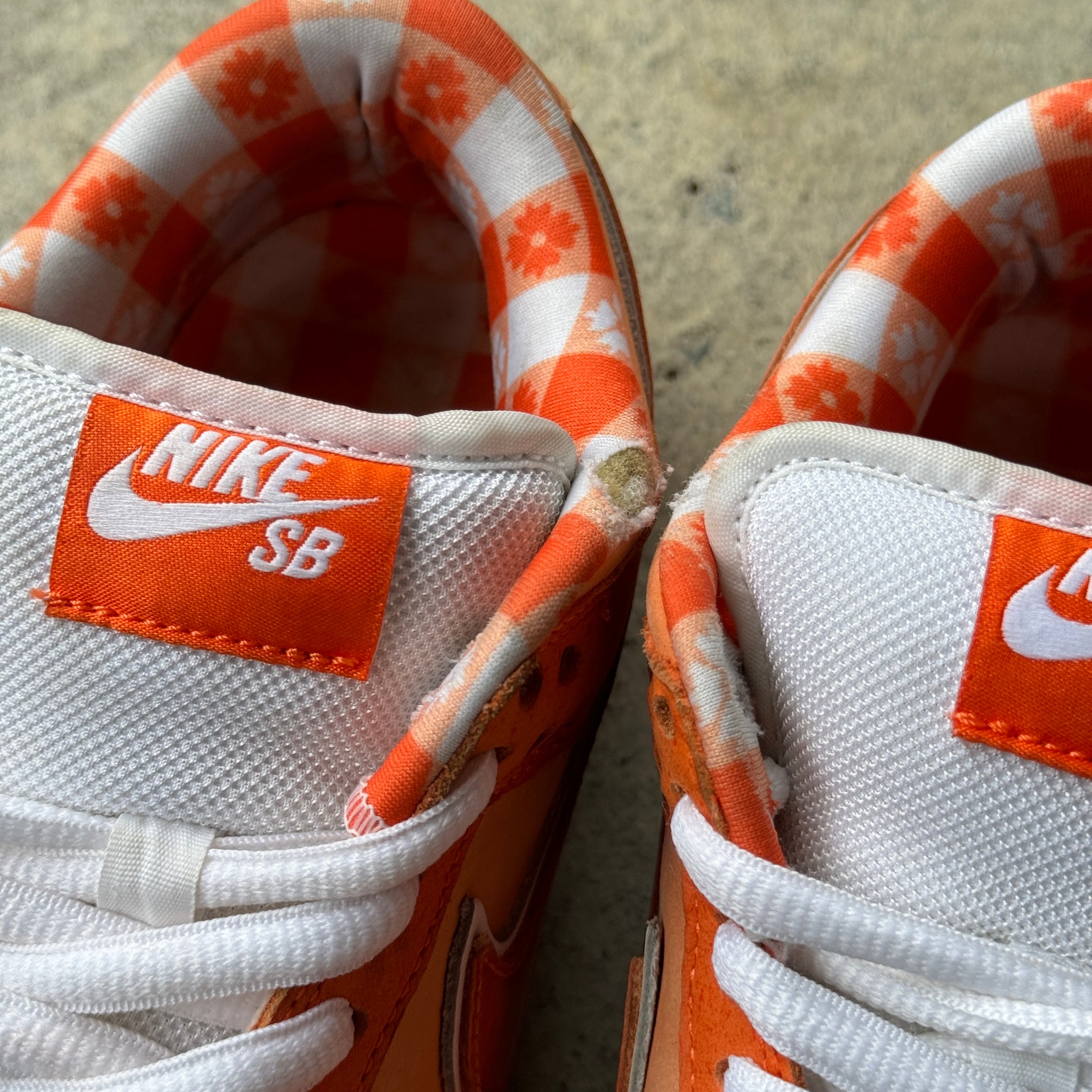 7.5 US - NIKE SB DUNK LOW ORANGE LOBSTER W BOX 2022