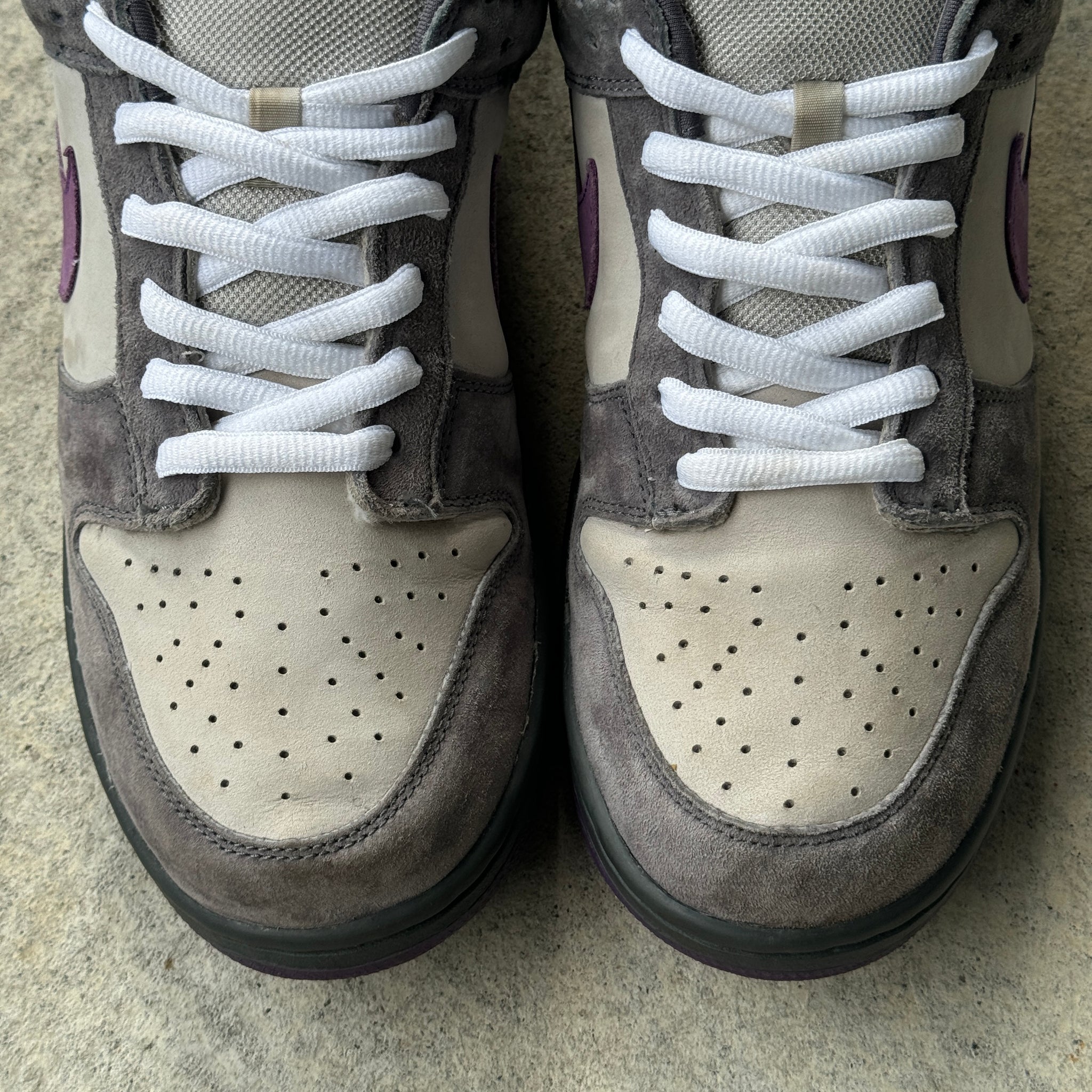 13 US - NIKE SB DUNK LOW PURPLE PIGEON W BOX 2006