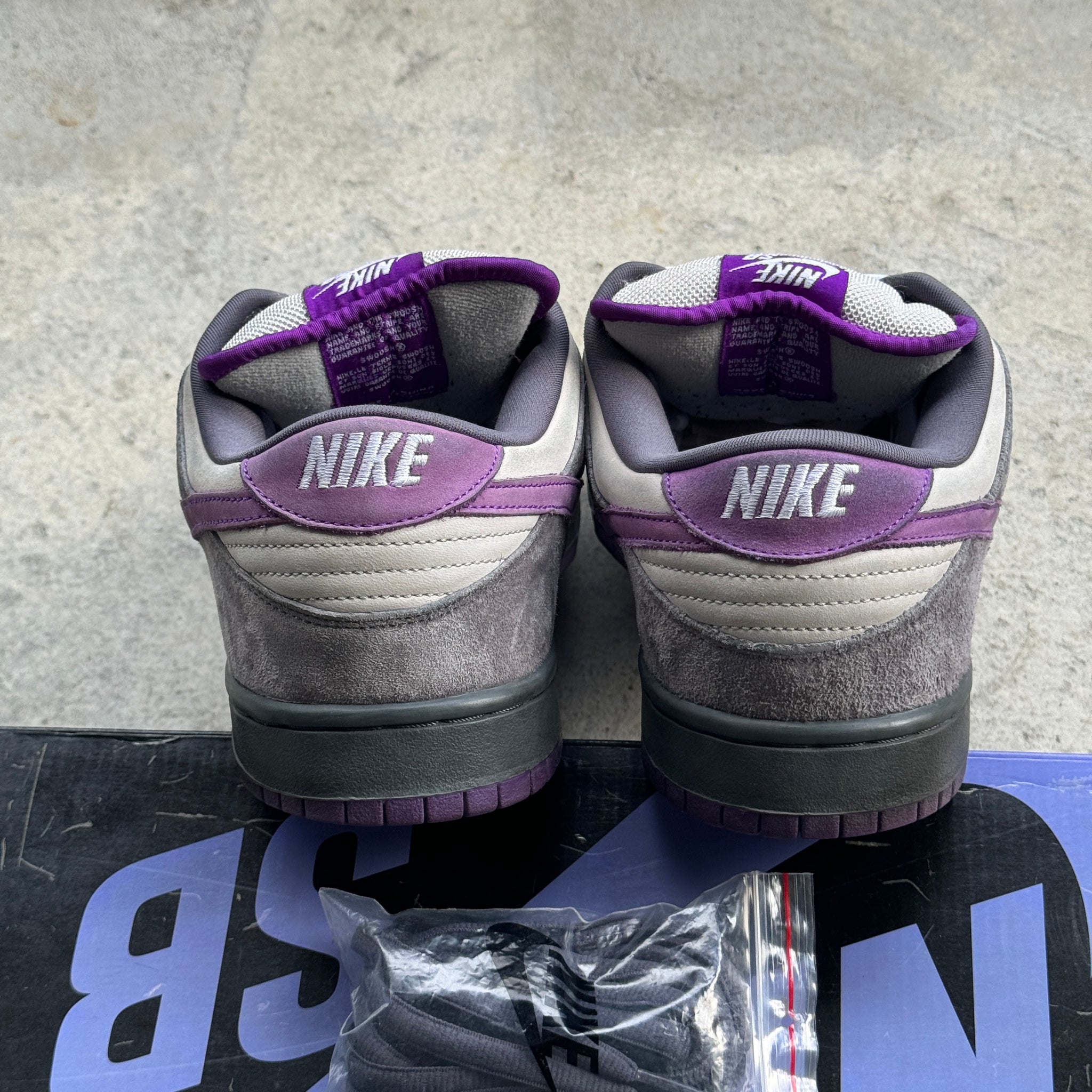 13 US - NIKE SB DUNK LOW PURPLE PIGEON W BOX 2006