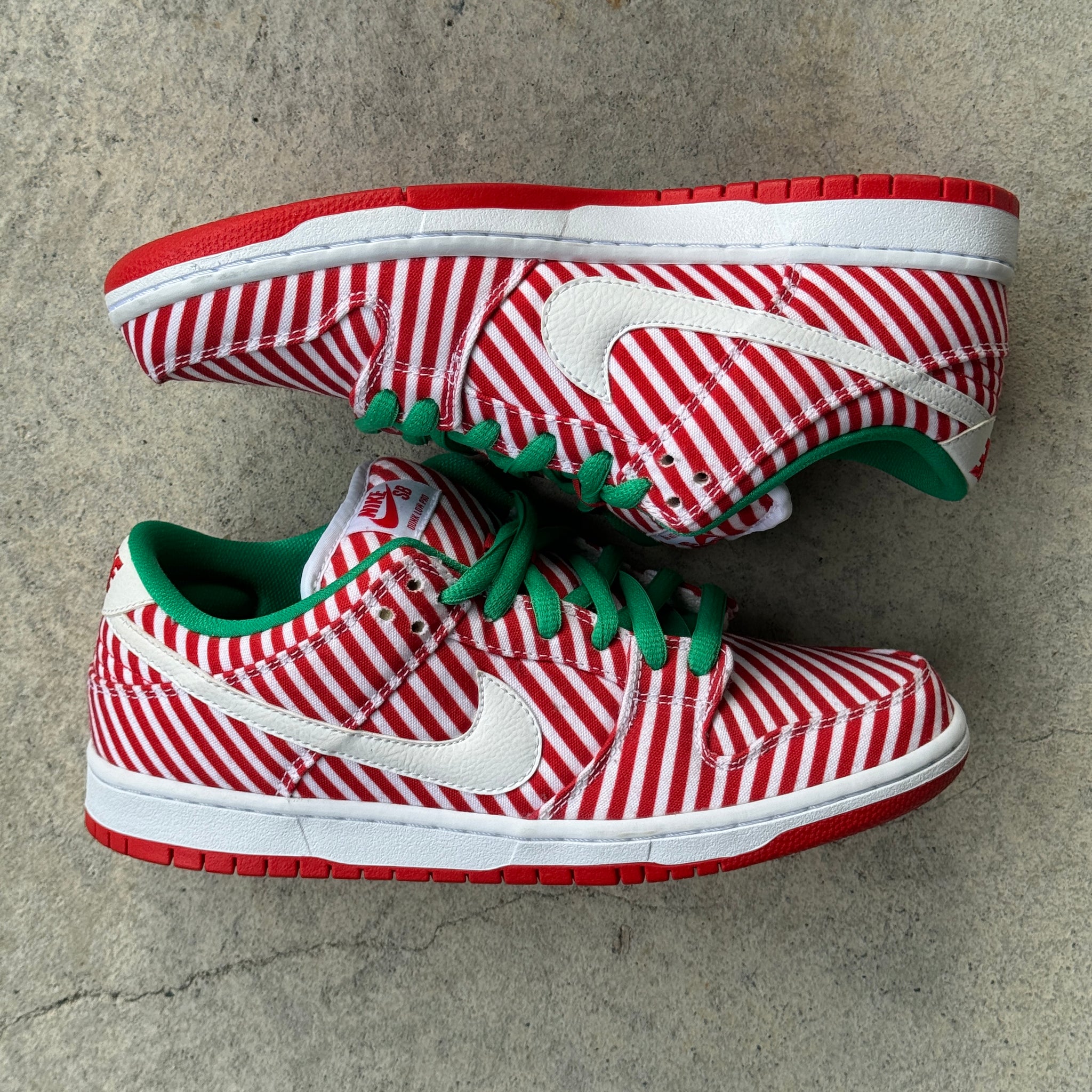 9 US - DS NIKE SB DUNK LOW CANDY CANE 2015