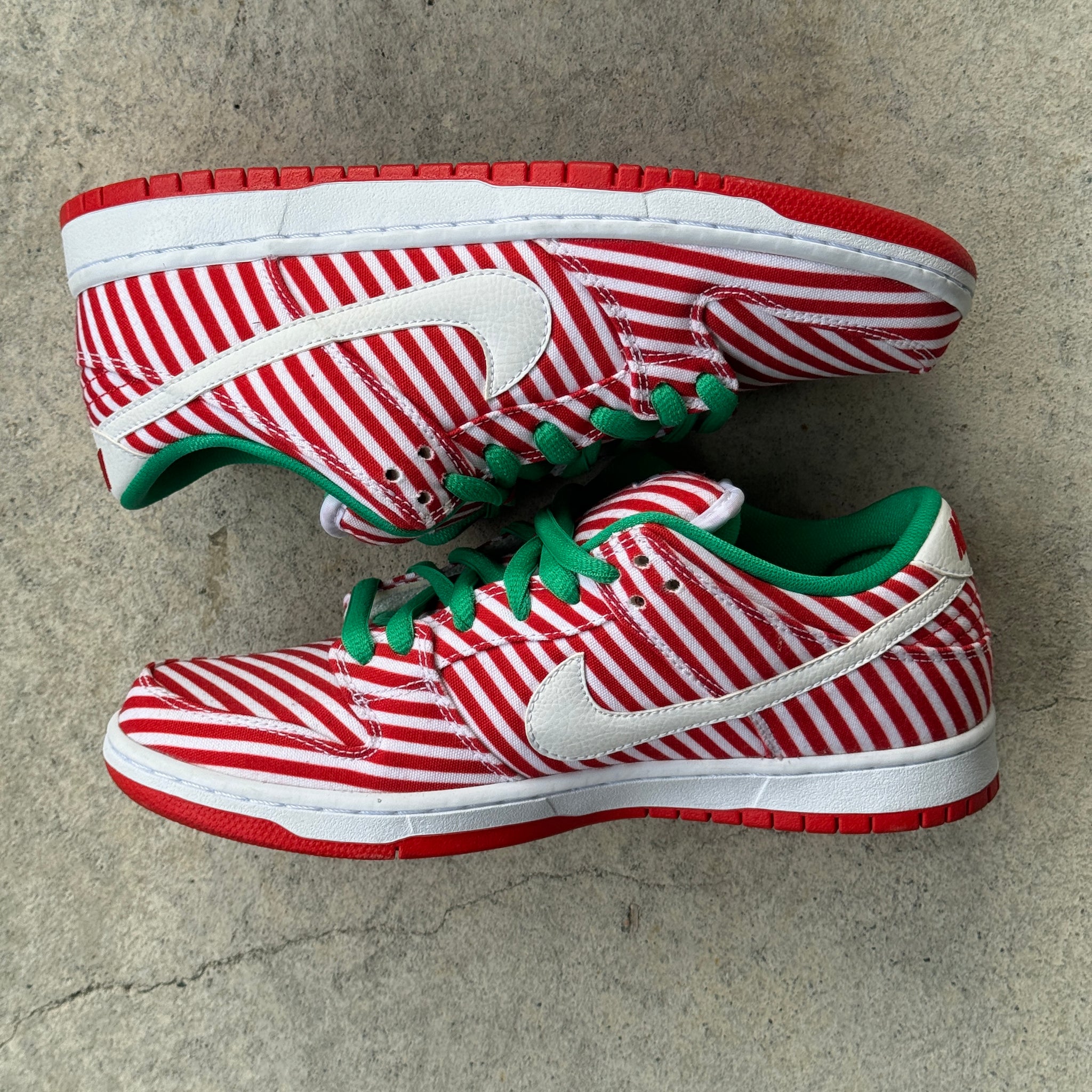 9 US - DS NIKE SB DUNK LOW CANDY CANE 2015