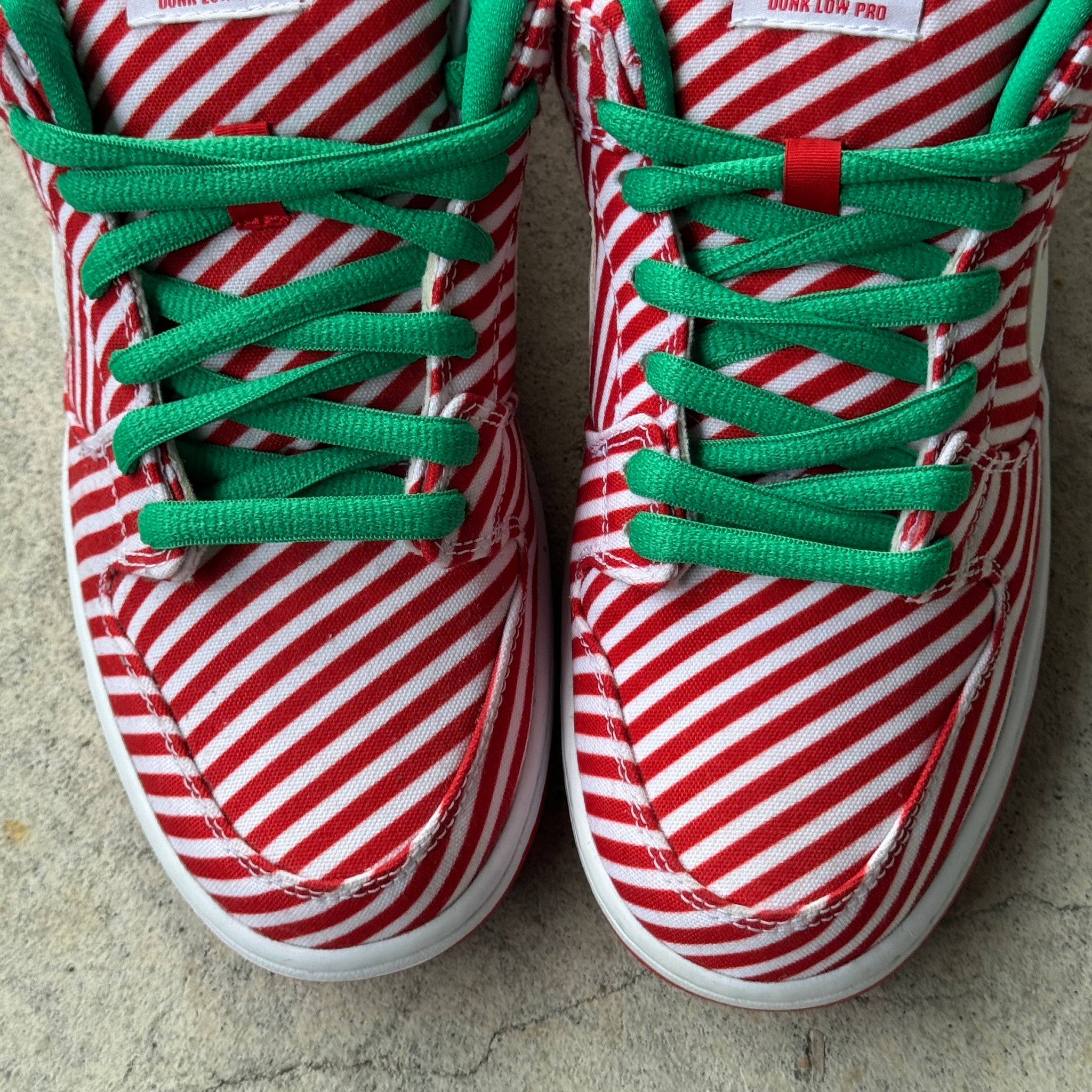 9 US - DS NIKE SB DUNK LOW CANDY CANE 2015