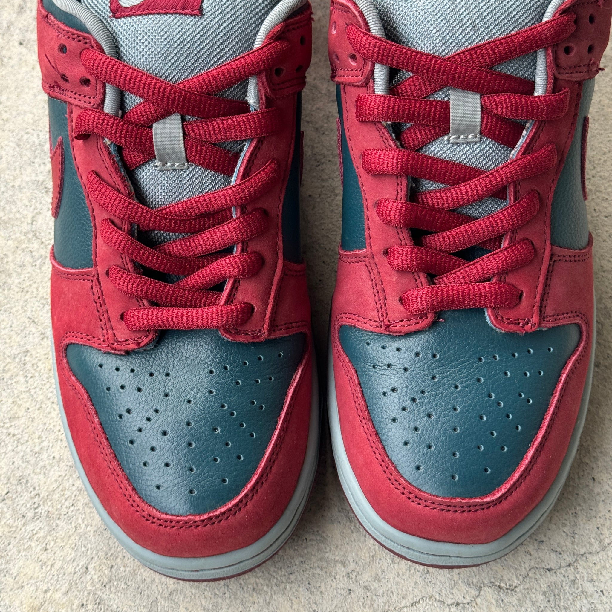 9.5 US - DS NIKE SB DUNK LOW SHARK W BOX 2002