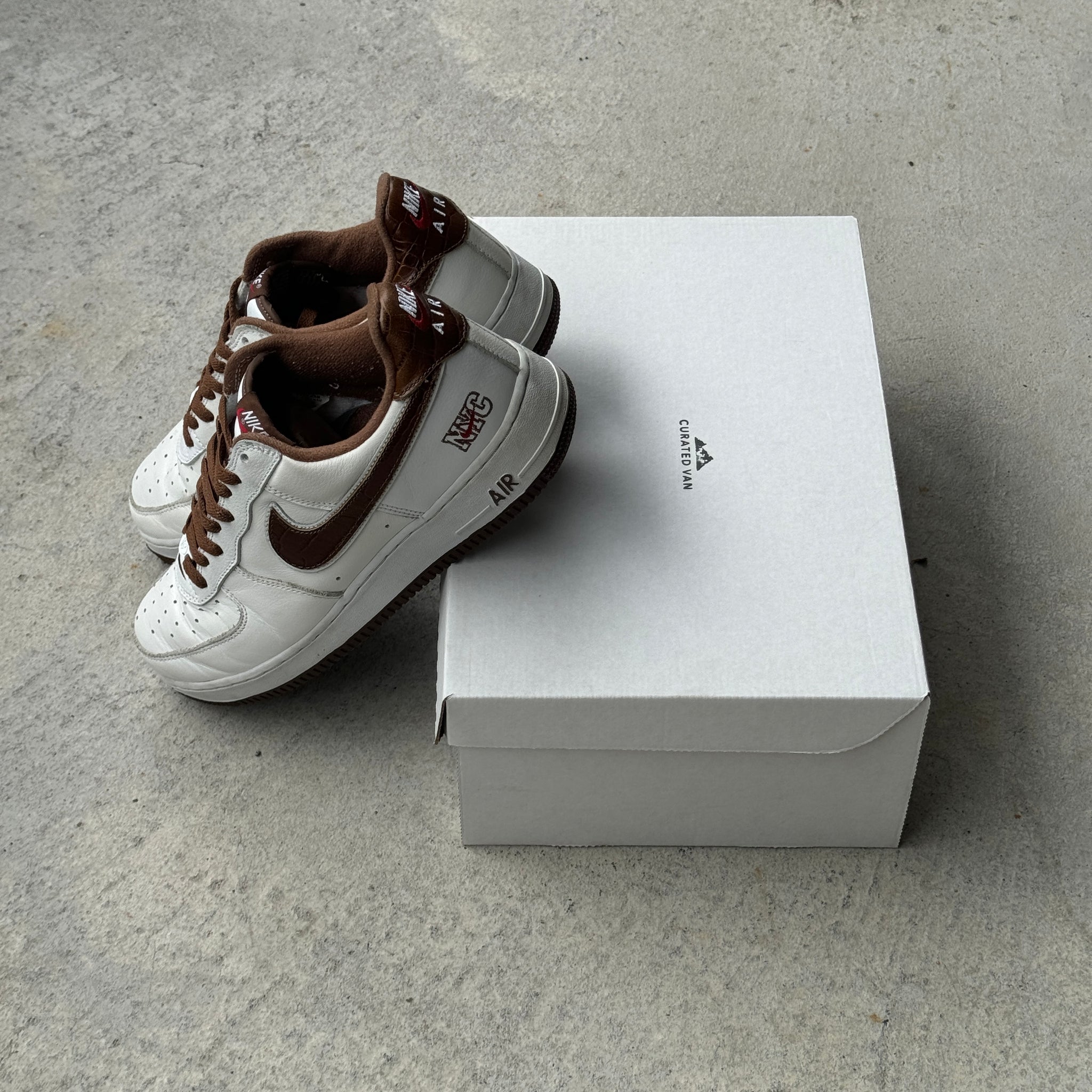 9.5 US - NIKE AIR FORCE 1 NYC WHITE/BROWN CROC 2003