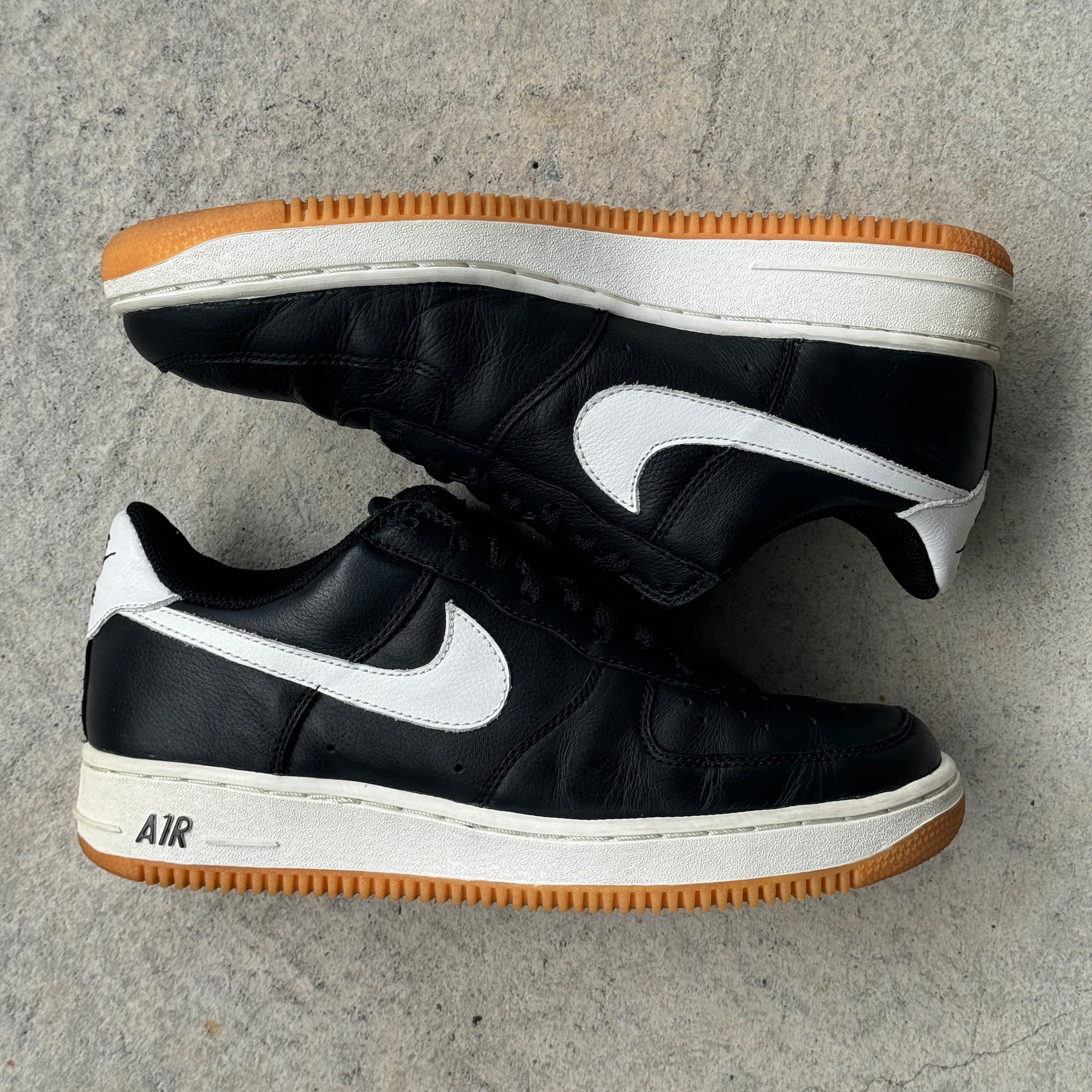 9.5 US NIKE AIR FORCE 1 COURIR 2002 curatedvan