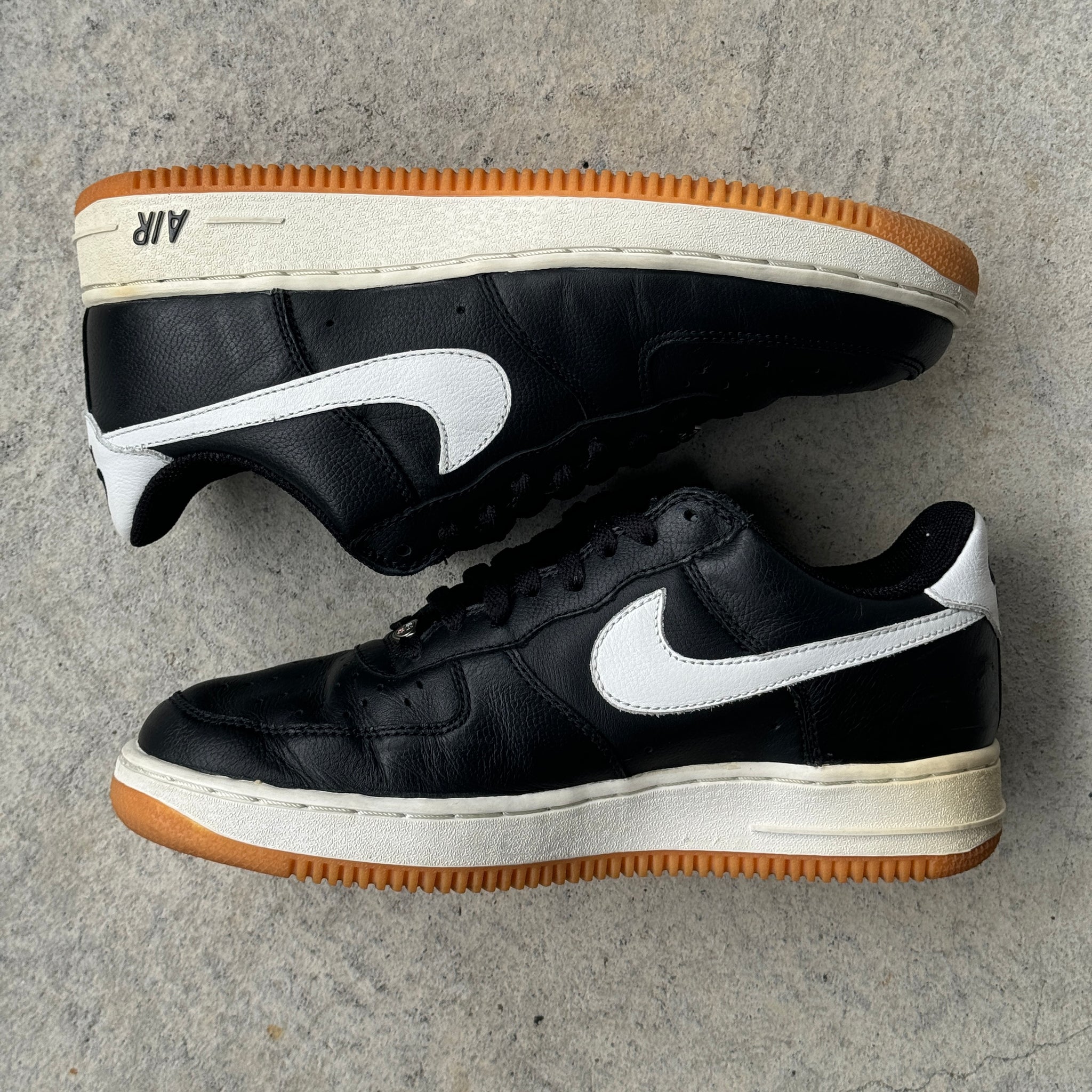 9.5 US - NIKE AIR FORCE 1 COURIR 2002